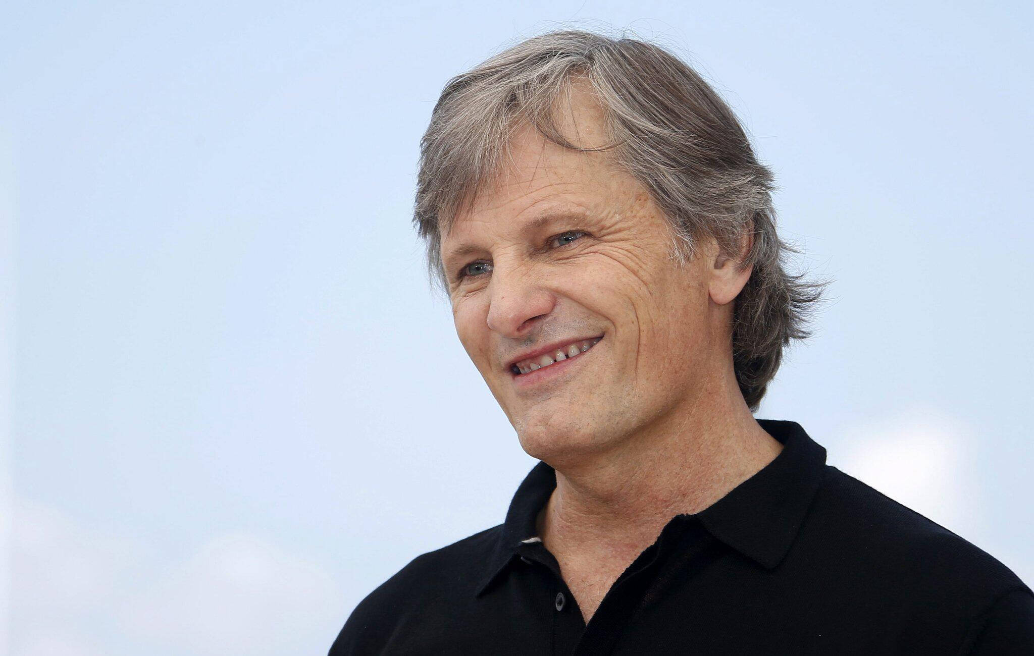Viggo Mortensen, 2016 Cannes Film Festival, black polo shirt, Full HD Desktop Wallpaper