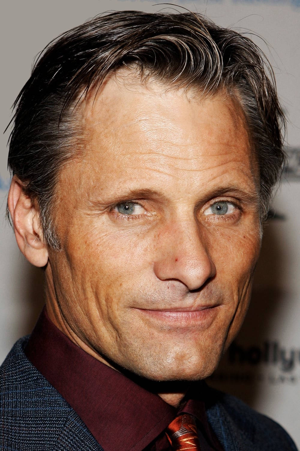 Viggo Mortensen, gray-streaked hair, blue eyes, HD Phone Wallpaper