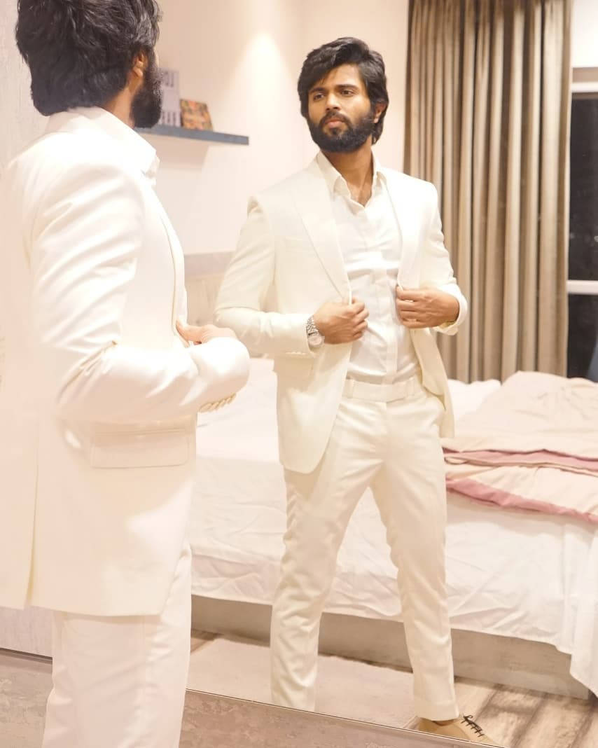 Vijay Devarakonda, white suit, bedroom mirror, SD Phone Wallpaper