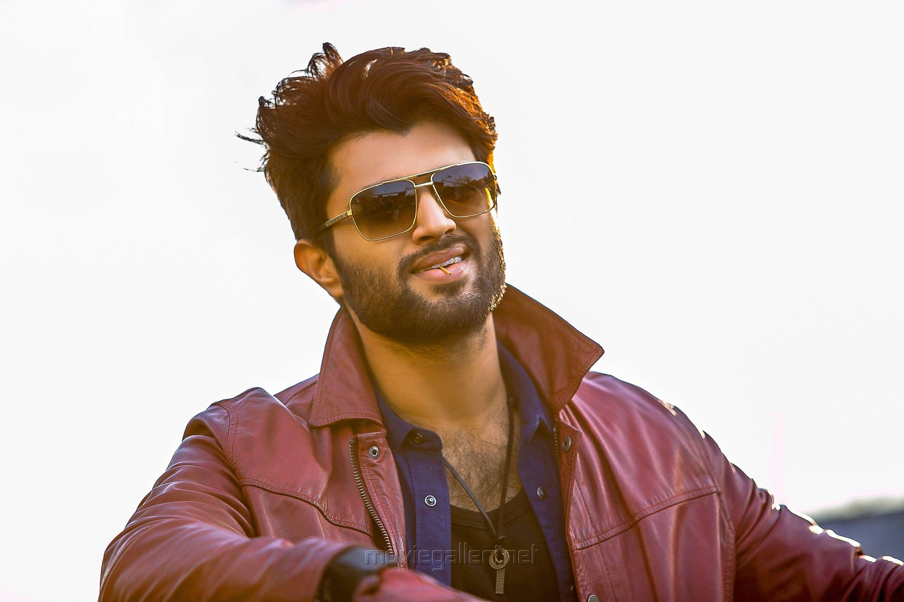 Vijay Devarakonda, red leather jacket, beard, 2K Desktop Wallpaper