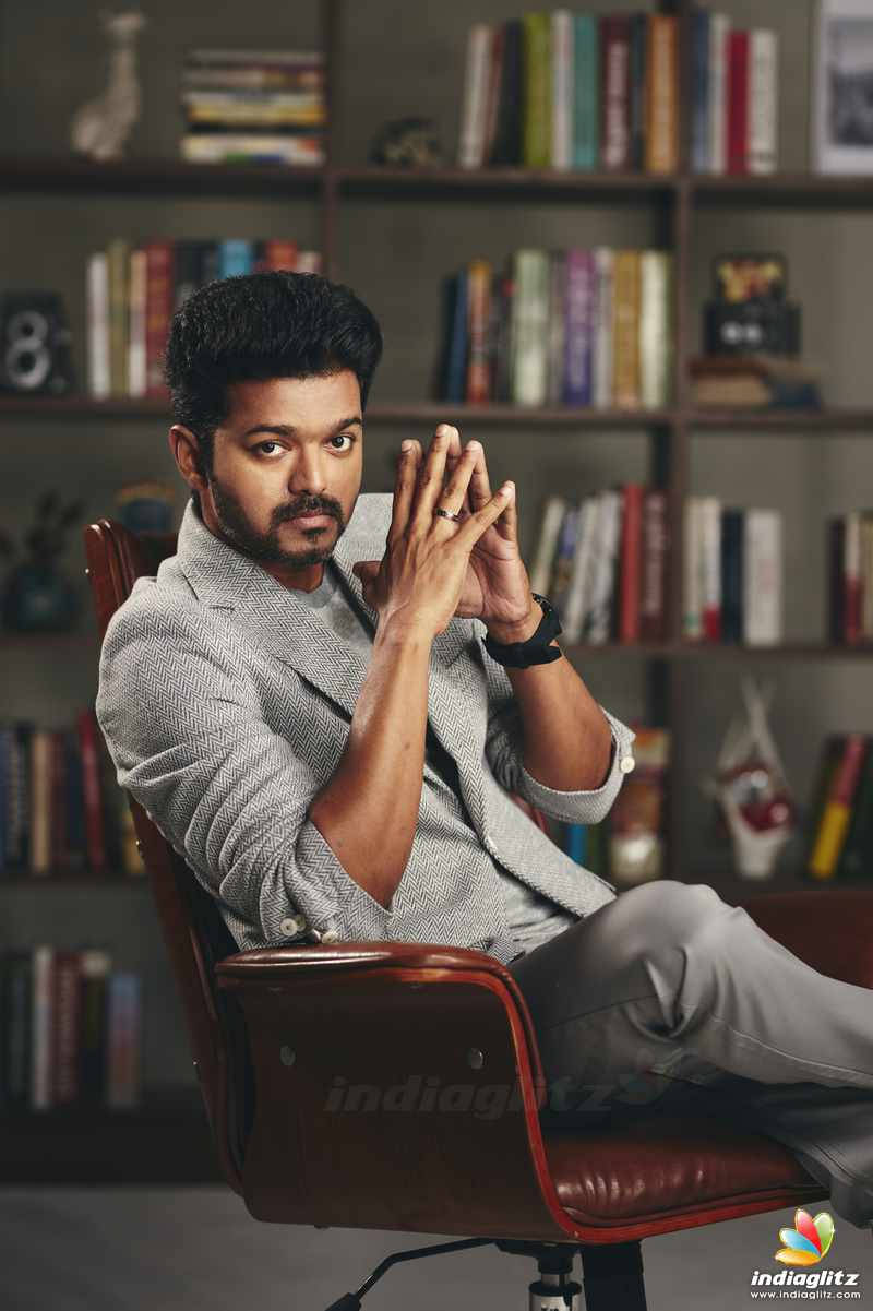 Vijay HD, red leather chair, bookshelf, SD Phone Wallpaper