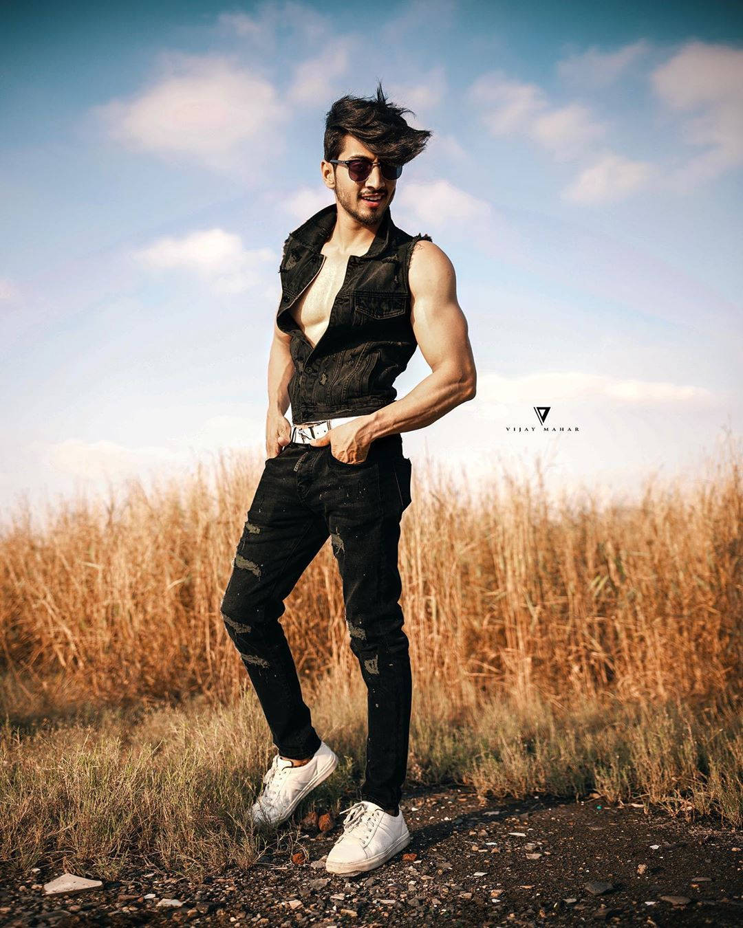 Vijay Mahar, black denim vest, ripped jeans, HD Phone Wallpaper