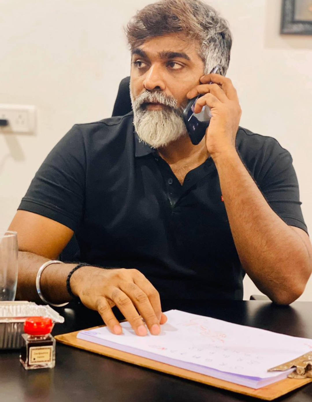Vijay Sethupathi, phone call, desk, HD Phone Wallpaper