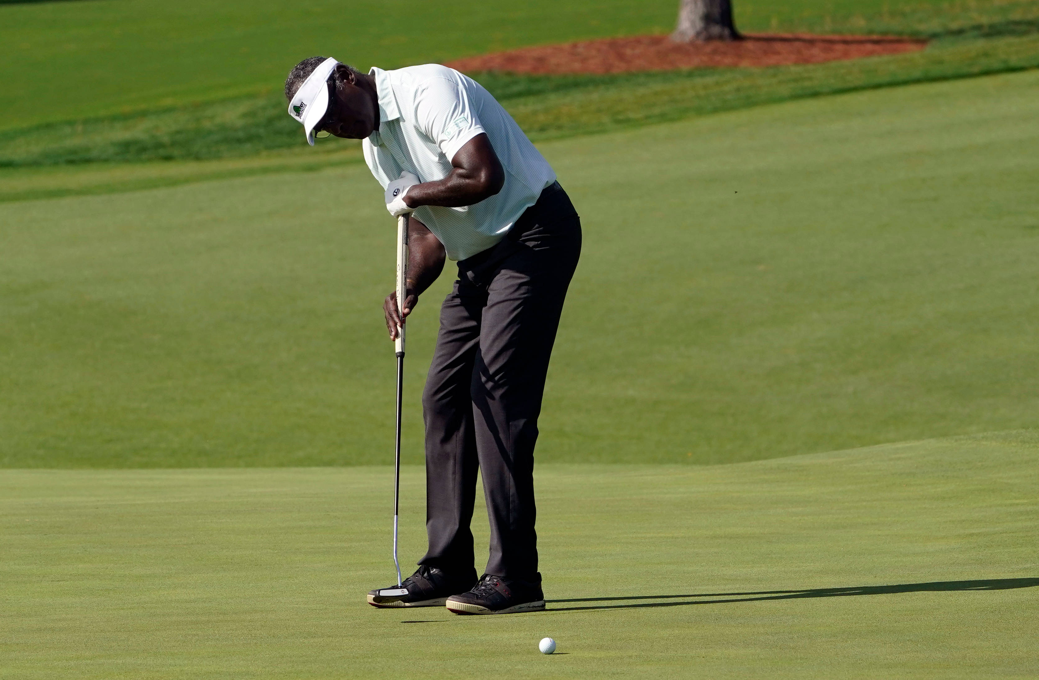 Vijay Singh, white shirt, cap, 2K Desktop Wallpaper