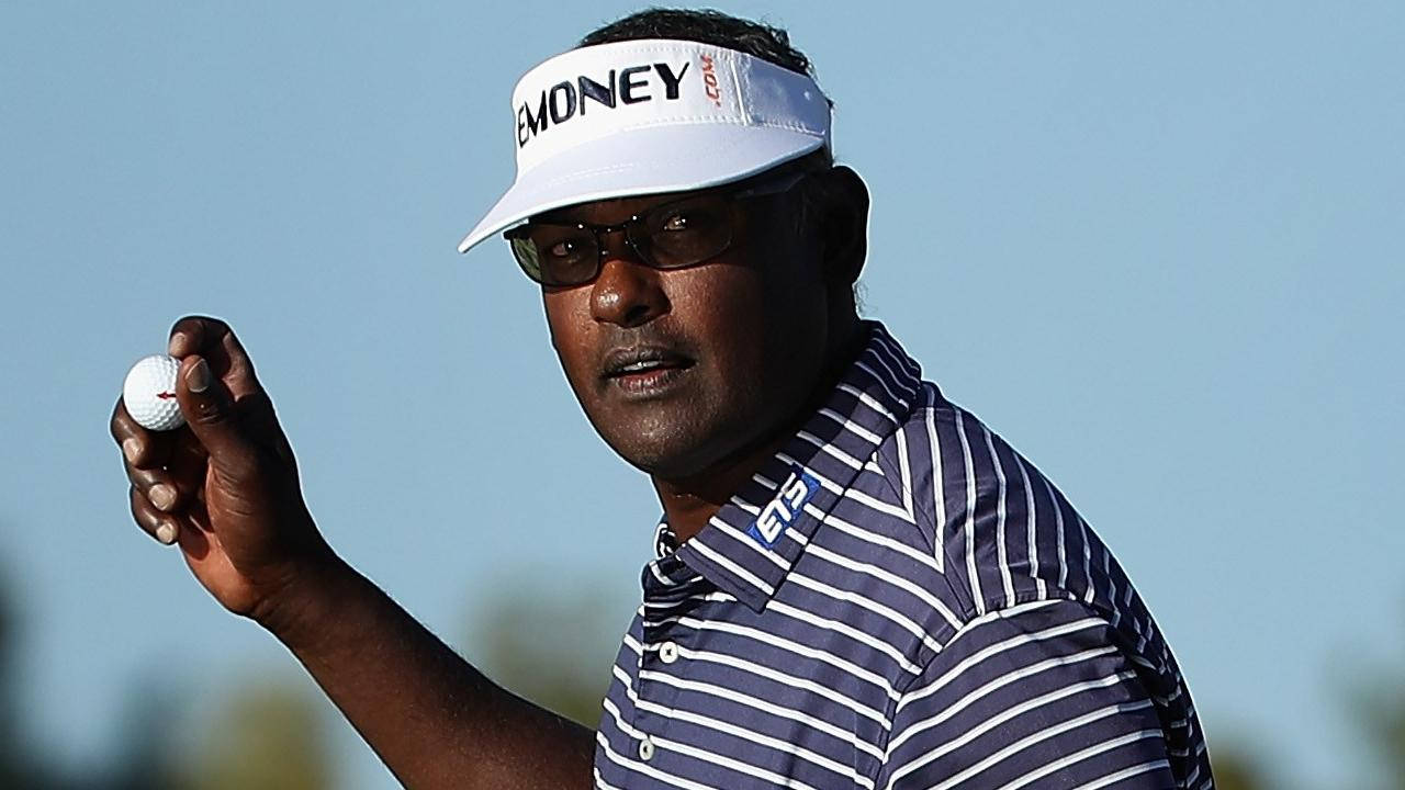 Vijay Singh, golf ball, striped polo, HD Desktop Wallpaper