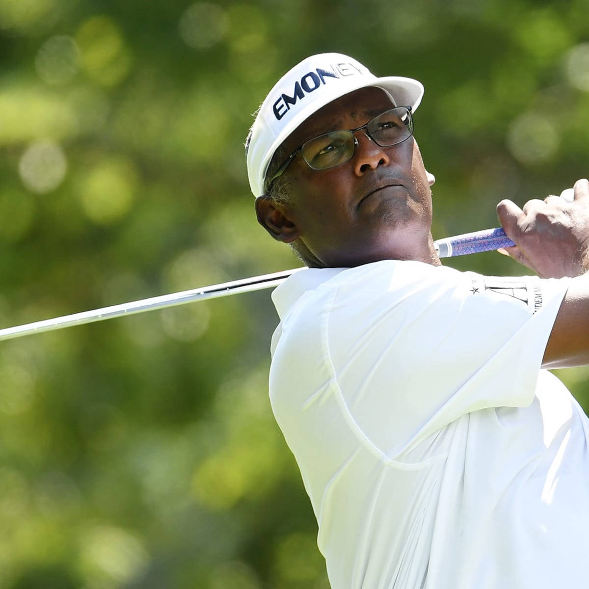 Vijay Singh, golf club swing, white cap, SD Desktop Wallpaper