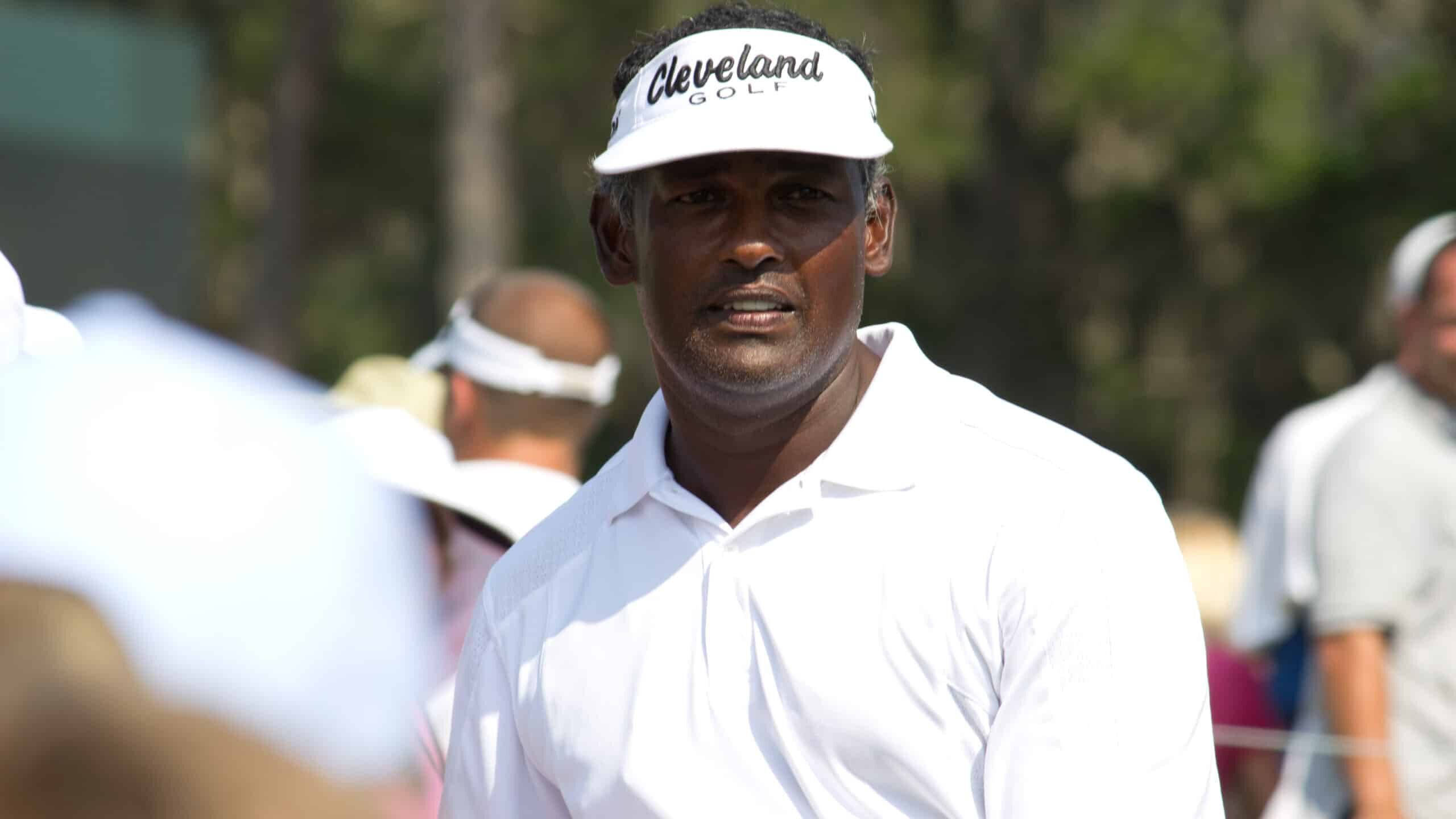 Vijay Singh, white Cleveland Golf visor, white polo shirt, 2K Desktop Wallpaper