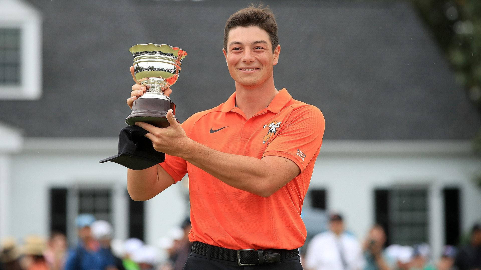 Viktor Hovland, orange shirt, silver trophy, Full HD Desktop Wallpaper
