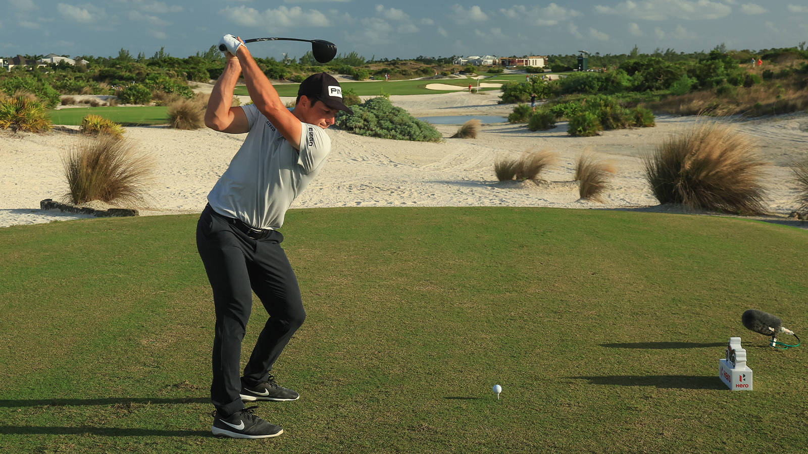 Viktor Hovland, golfer mid-swing, sunny course, HD Desktop Wallpaper