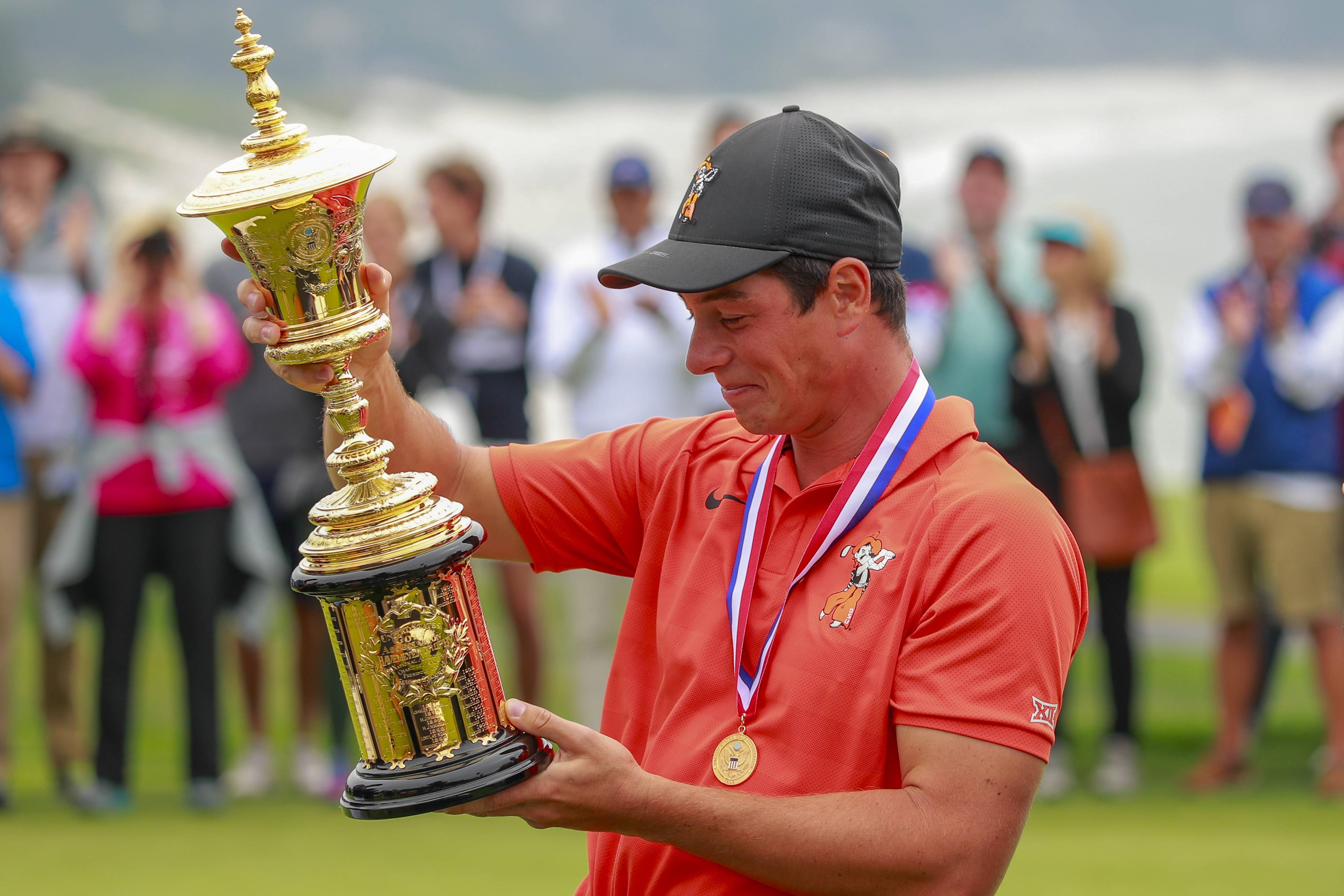 Viktor Hovland, orange shirt, golden trophy, 4K Desktop Wallpaper