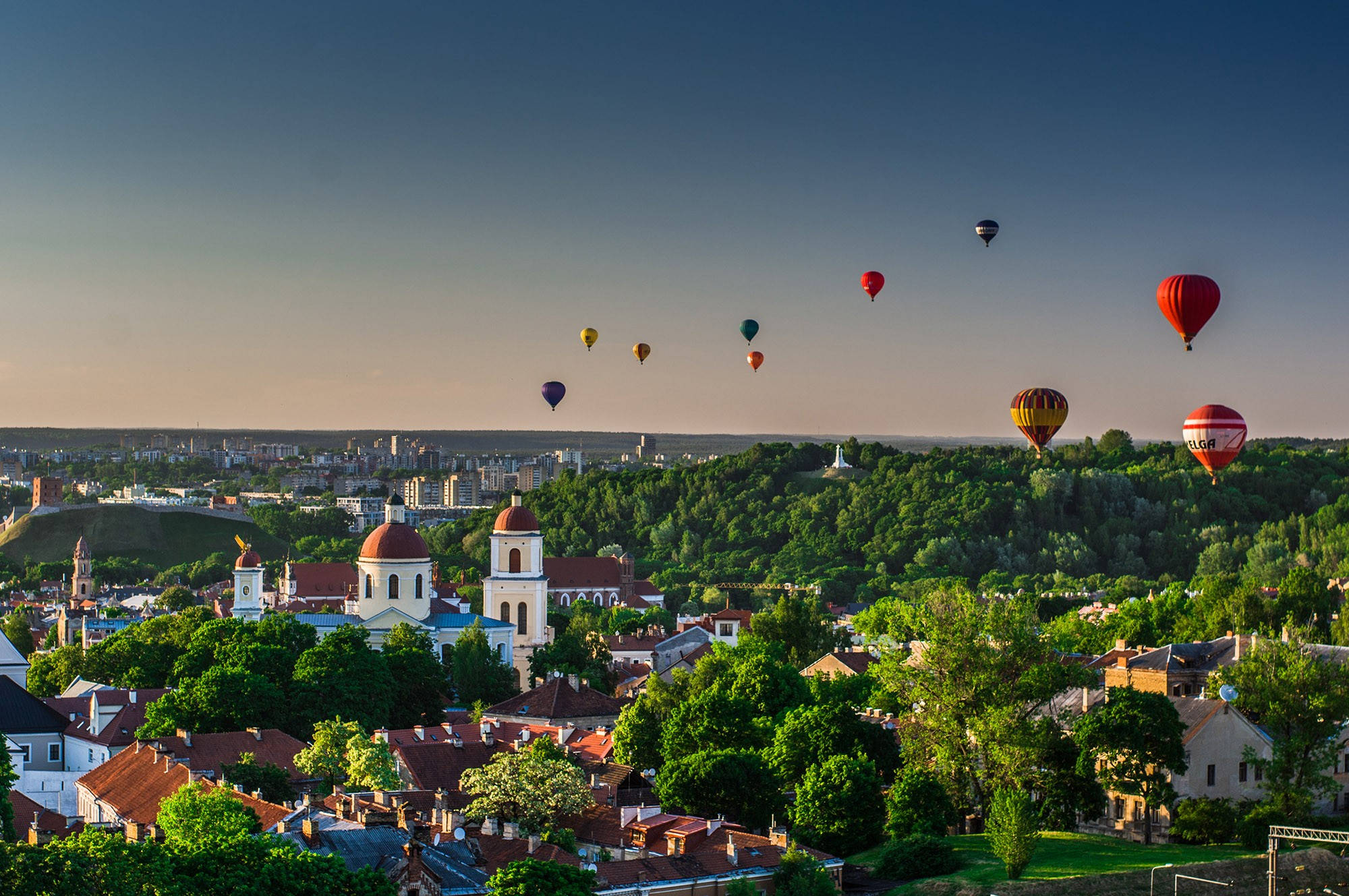 Vilnius, hot air balloons, lush green hillside, Full HD Desktop Wallpaper