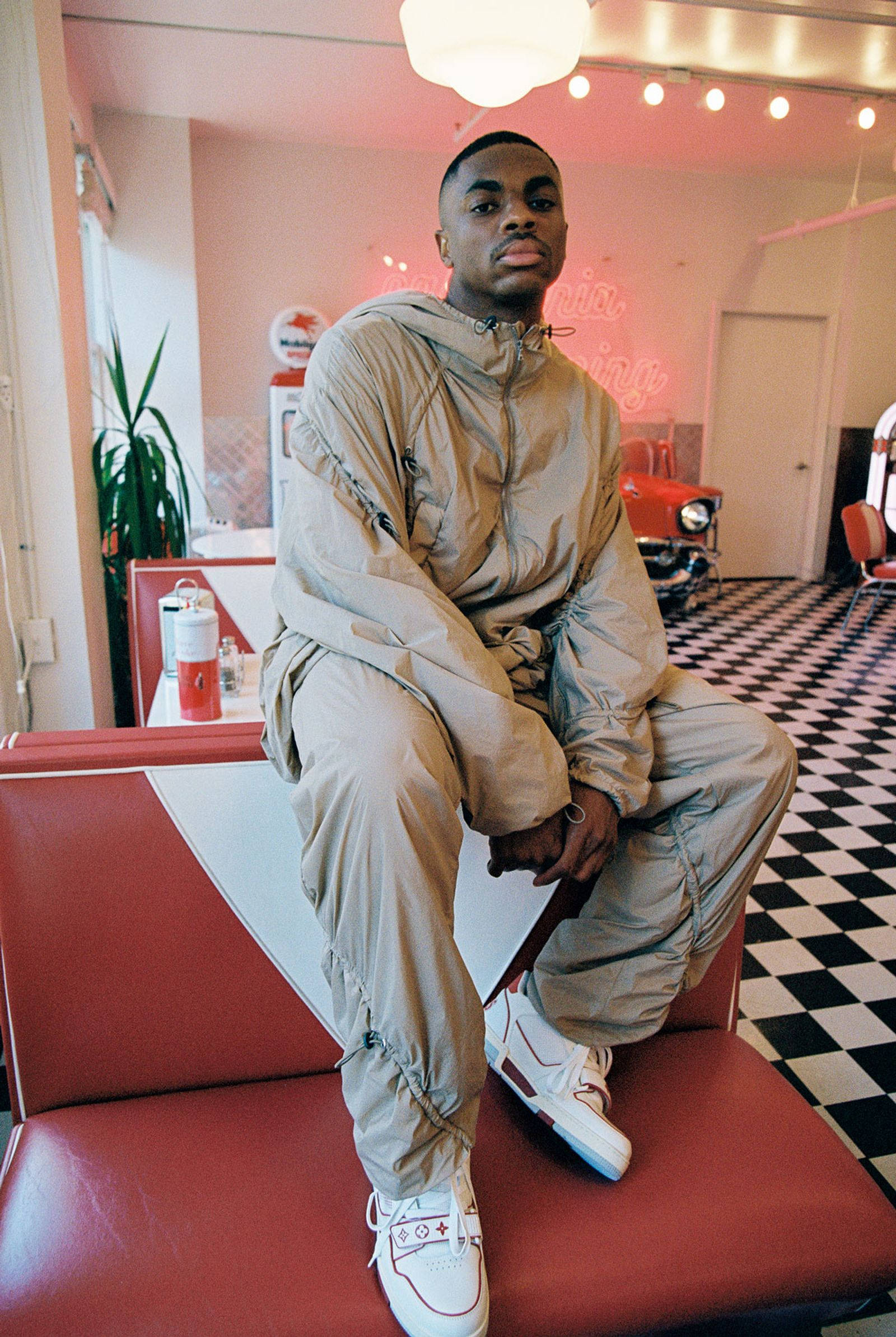 Vince Staples, beige tracksuit, red diner booth, Full HD Phone Wallpaper