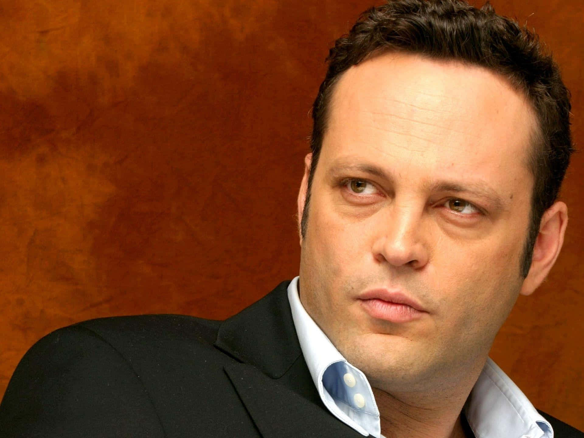 Vince Vaughn, dark suit, light blue shirt, Full HD Desktop Wallpaper