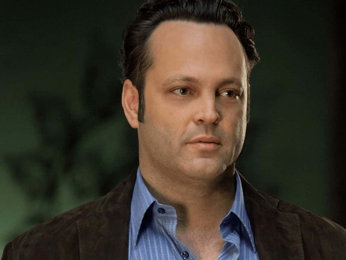 Vince Vaughn, brown jacket, blue shirt, SD Desktop Wallpaper
