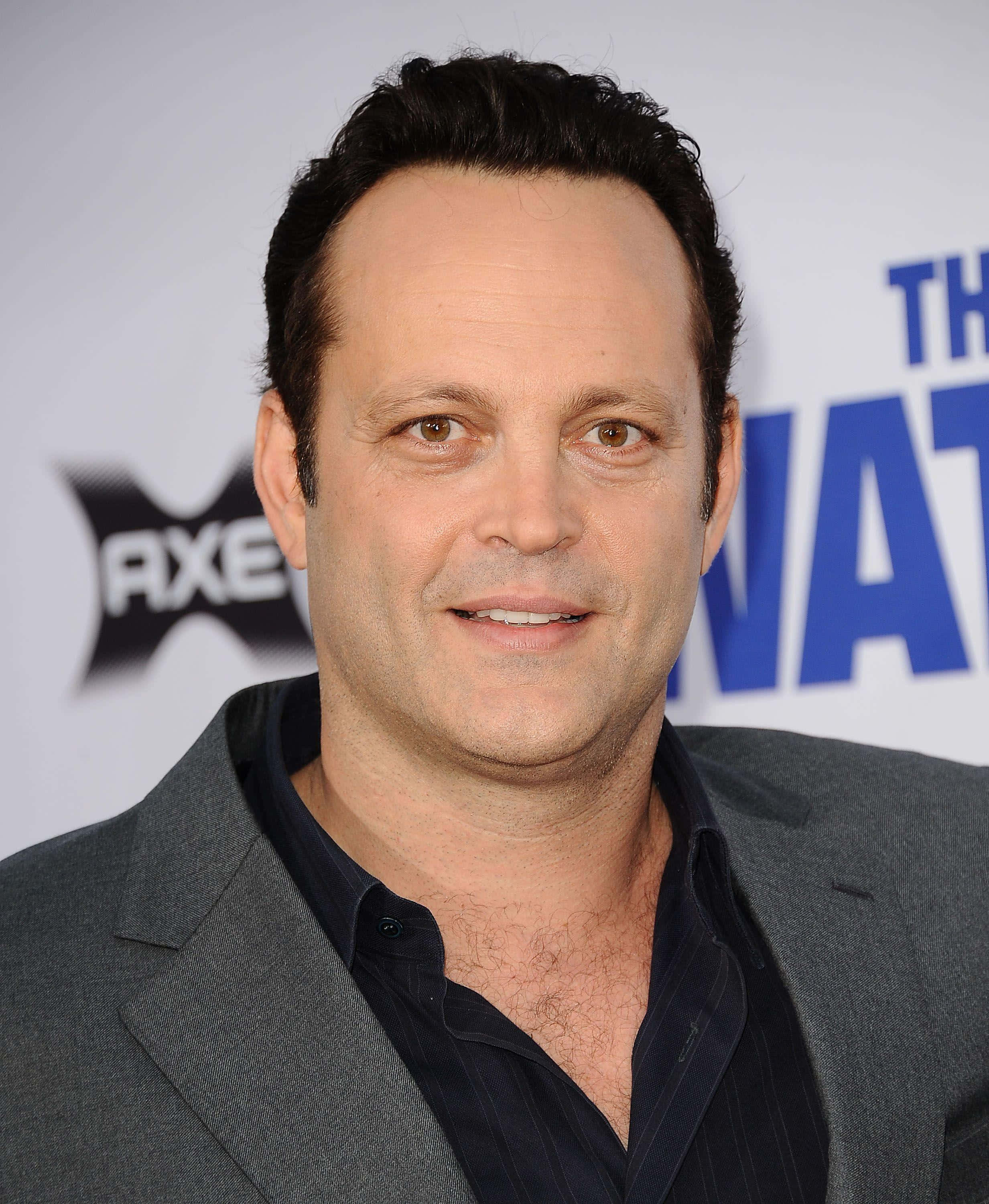 Vince Vaughn, gray suit jacket, dark shirt, 2K Phone Wallpaper