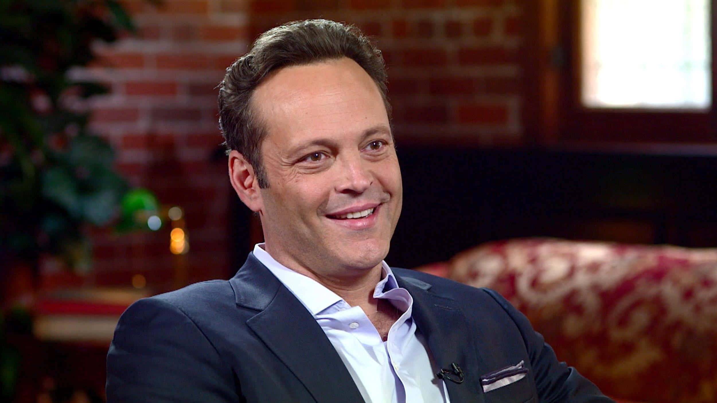 Vince Vaughn, dark suit, patterned couch, Full HD Desktop Wallpaper