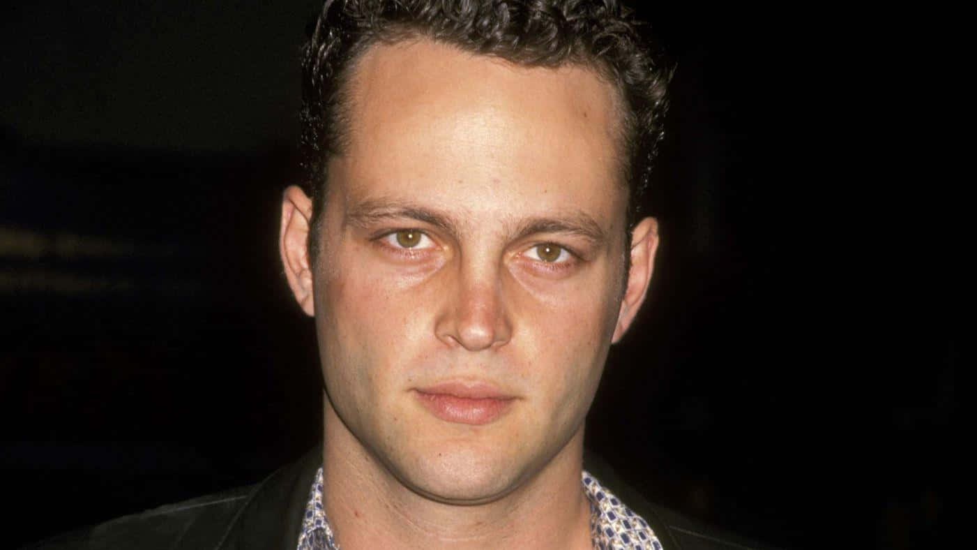 Vince Vaughn, dark curly hair, intense gaze, HD Desktop Wallpaper