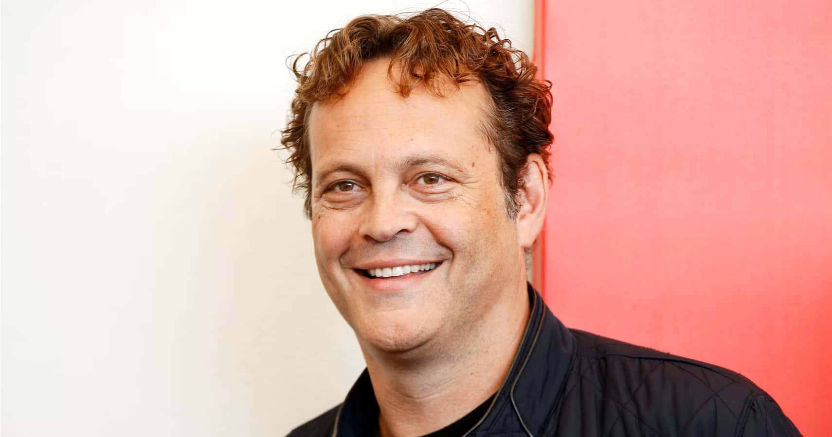 Vince Vaughn, suit, white wall, HD Desktop Wallpaper