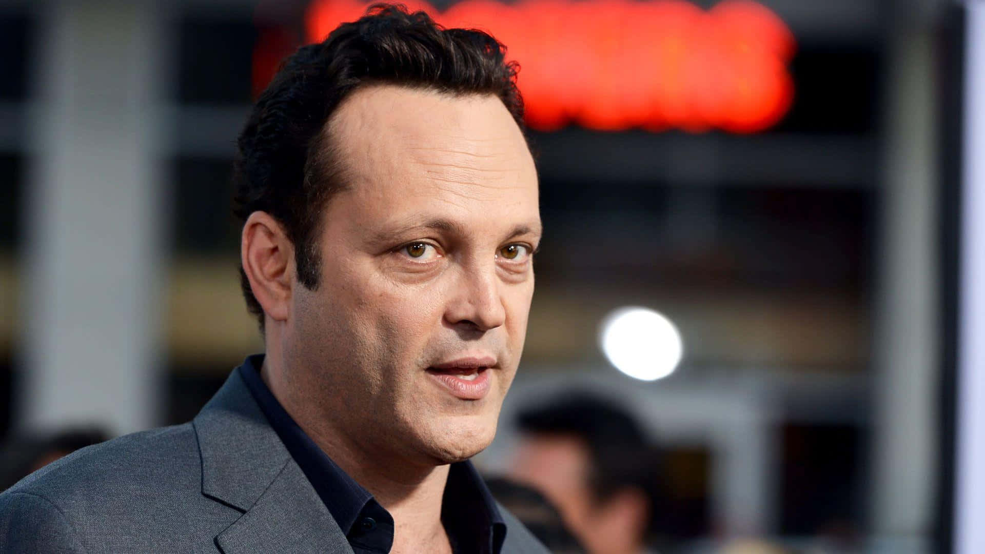 Vince Vaughn, gray suit, red neon lights, Full HD Desktop Wallpaper