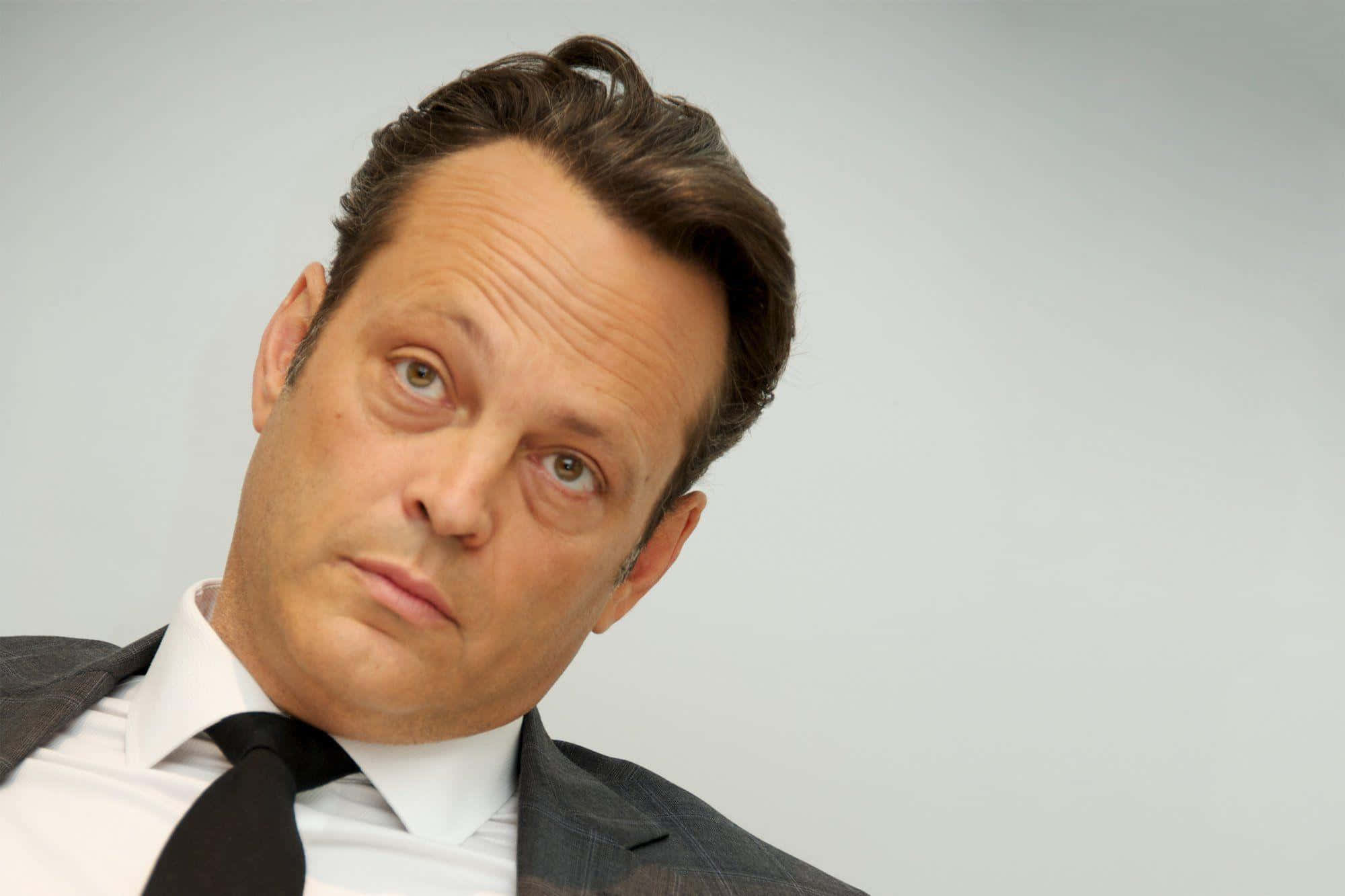 Vince Vaughn, suit and tie, skeptical expression, Full HD Desktop Wallpaper