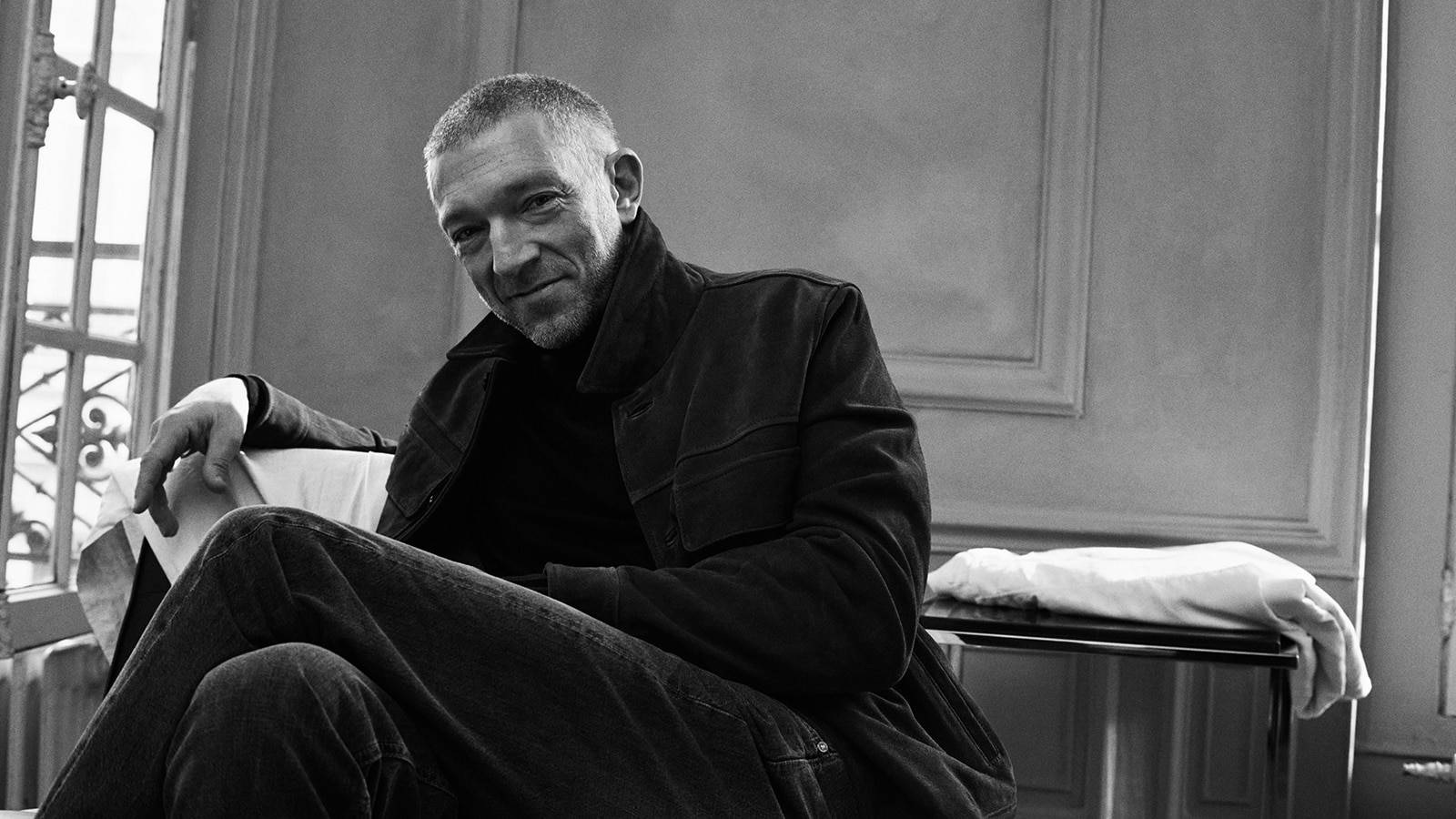 Vincent Cassel, greyscale, dark jacket, HD Desktop Wallpaper