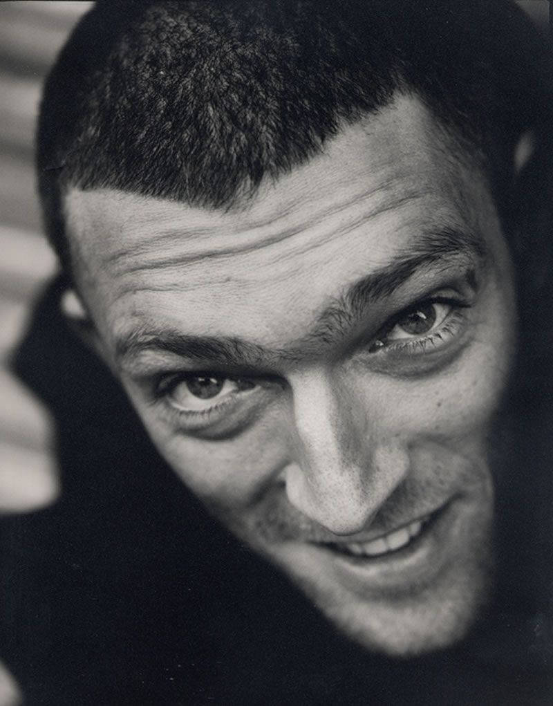 greyscale, bald, Vincent Cassel, SD Phone Wallpaper