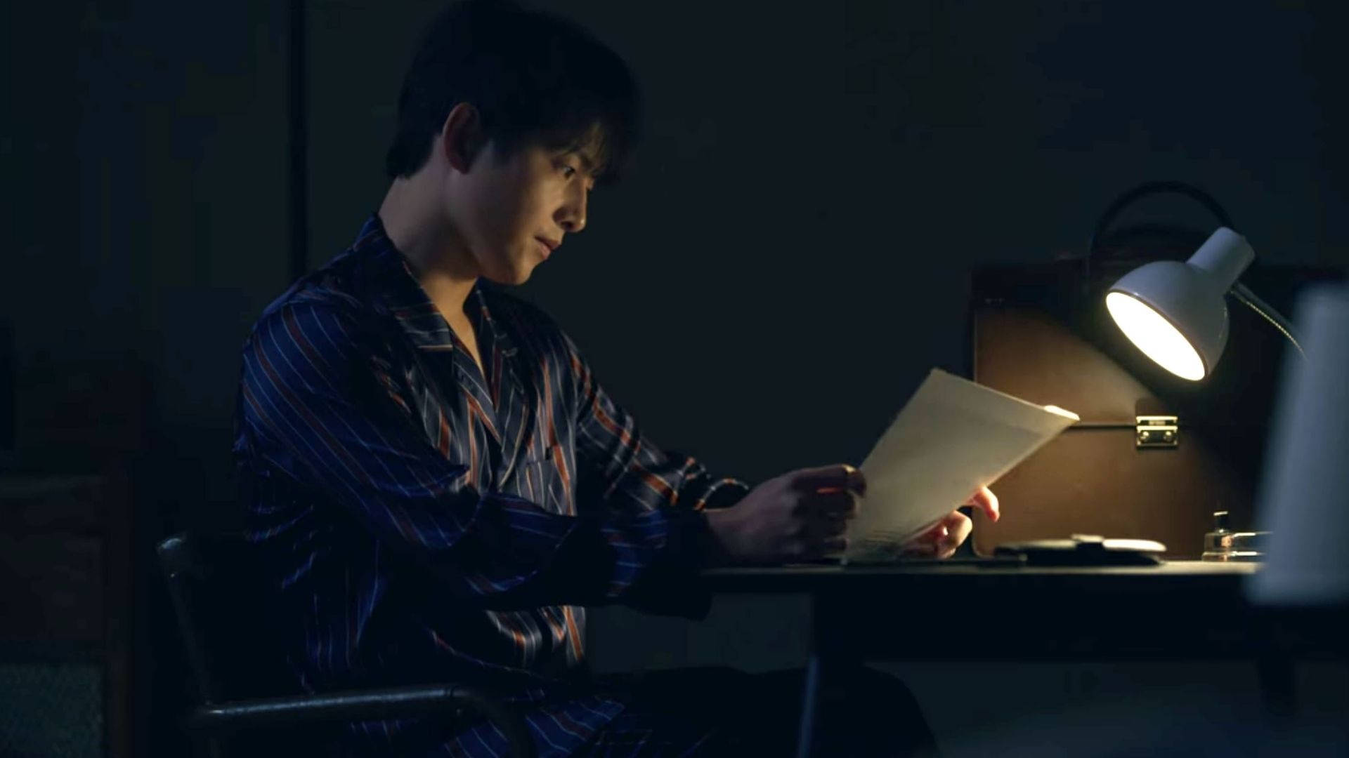 Vincenzo, striped pajamas, desk lamp, Full HD Desktop Wallpaper
