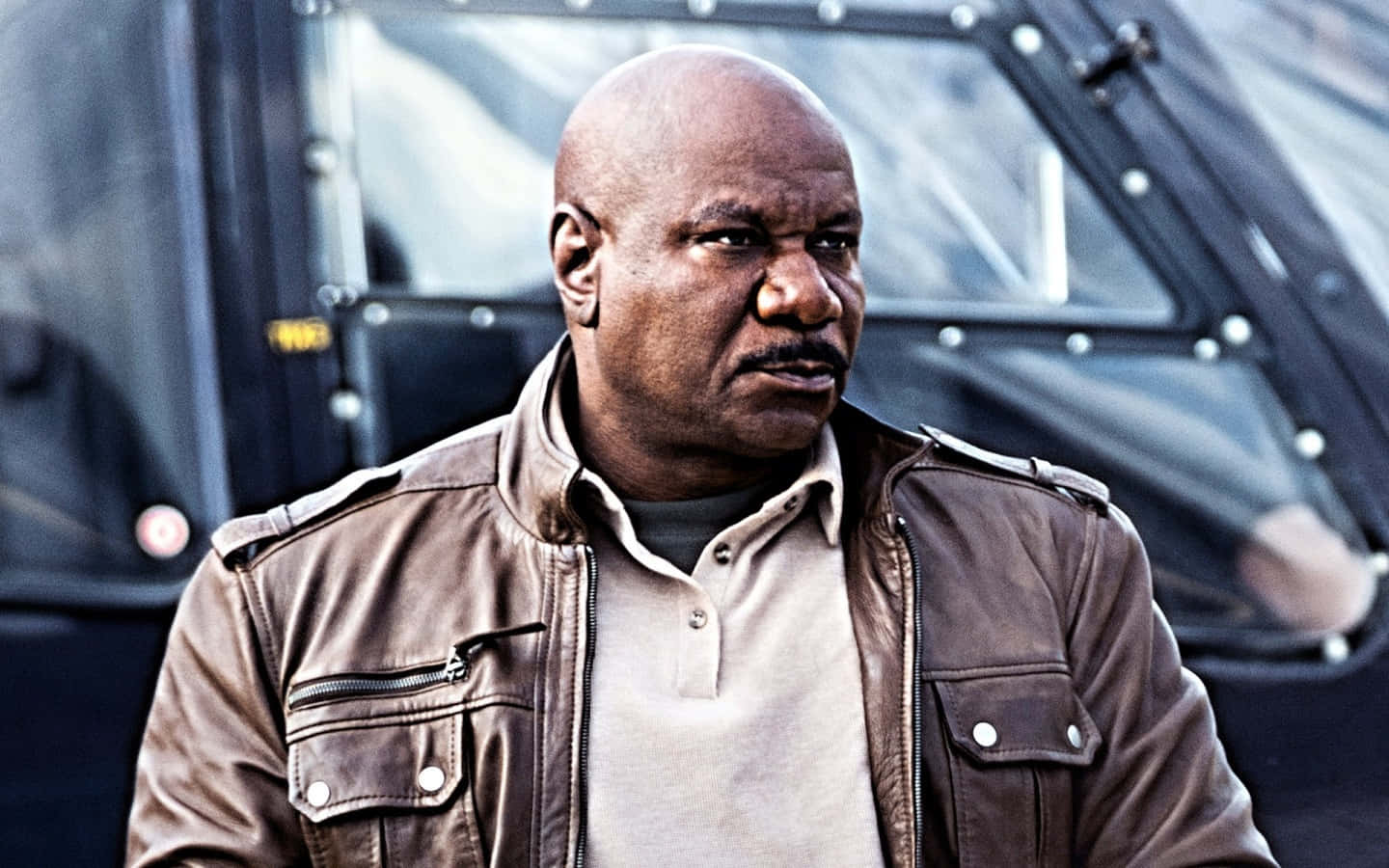Ving Rhames, brown leather jacket, black armored vehicle, HD Desktop Wallpaper