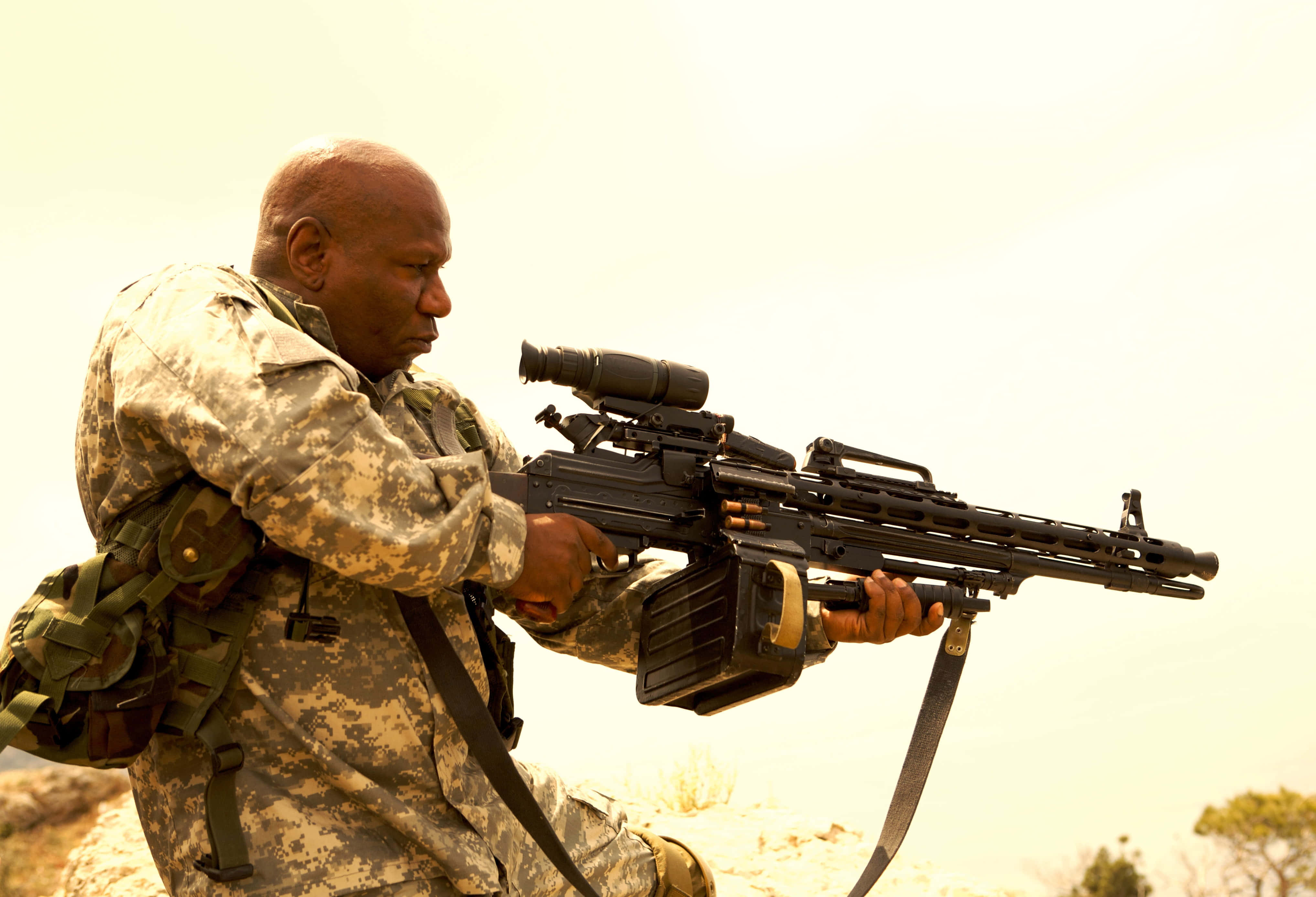 Ving Rhames, camouflage gear, heavy machine gun, 4K Desktop Wallpaper