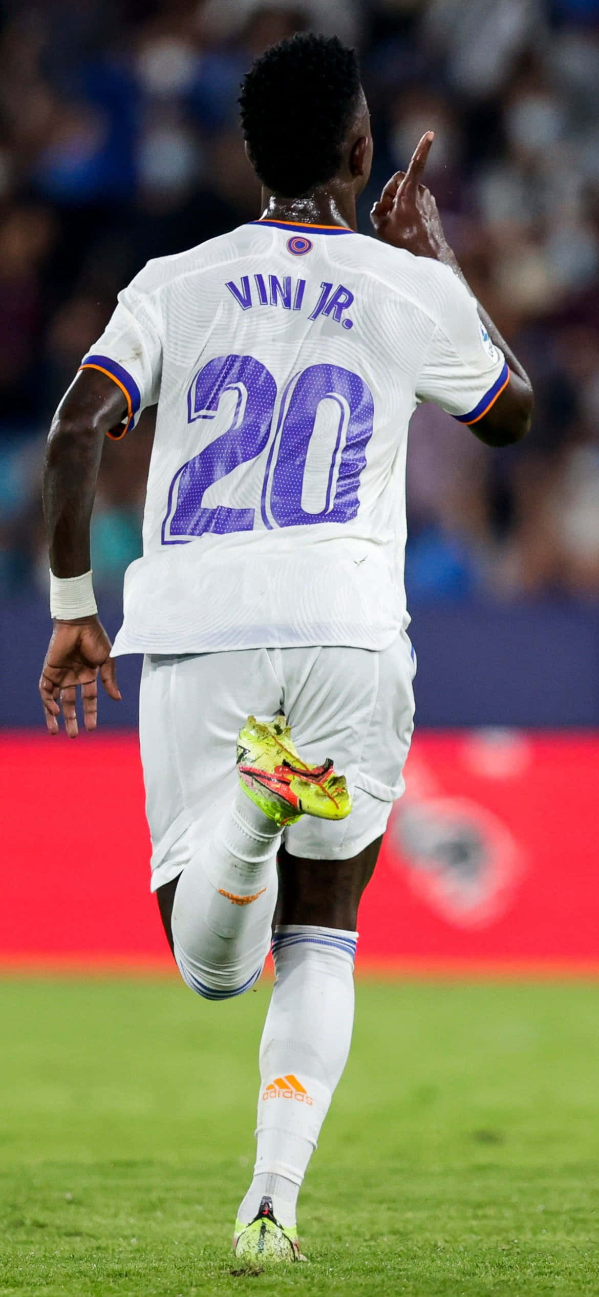 Vini Jr, number 20, white jersey, Full HD Phone Wallpaper