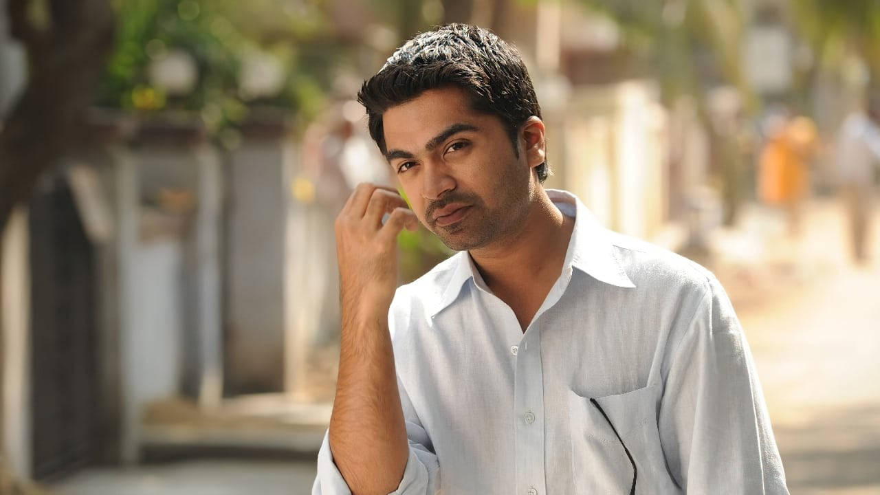 Vinnaithandi Varuvaya, light blue shirt, outdoors, HD Desktop Wallpaper