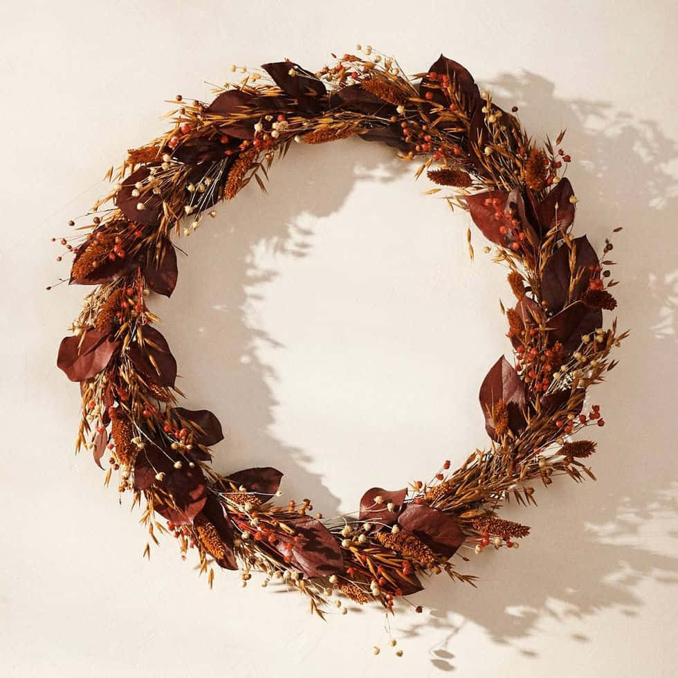 Fall Wreath, rustic wooden door, dried leaves, SD Desktop Wallpaper