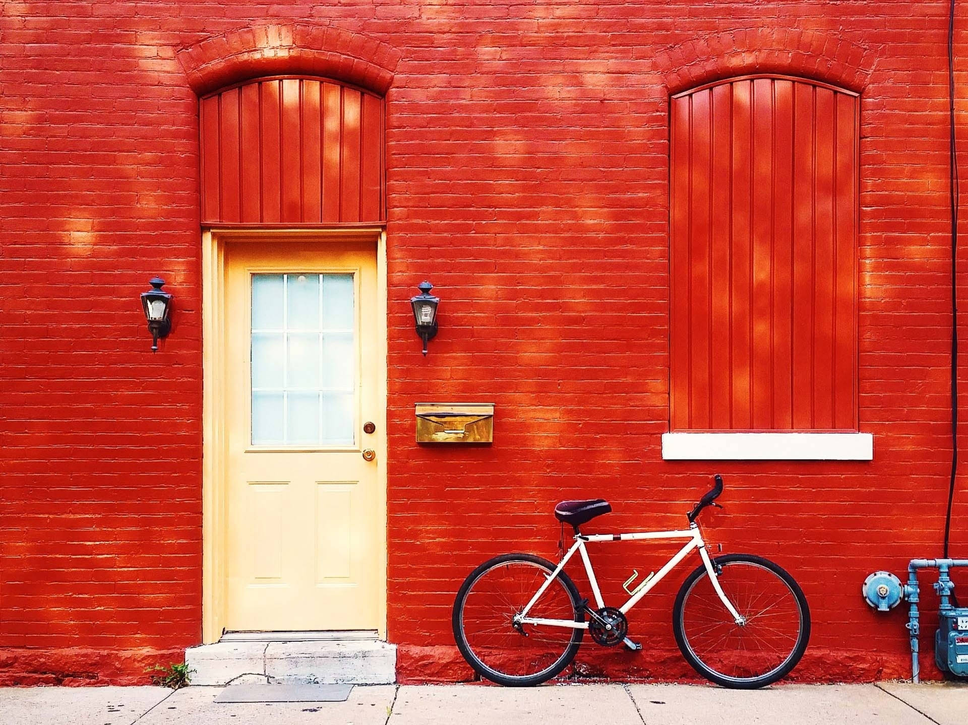 white bicycle, vibrant red brick wall, pale yellow door, Full HD Desktop Wallpaper