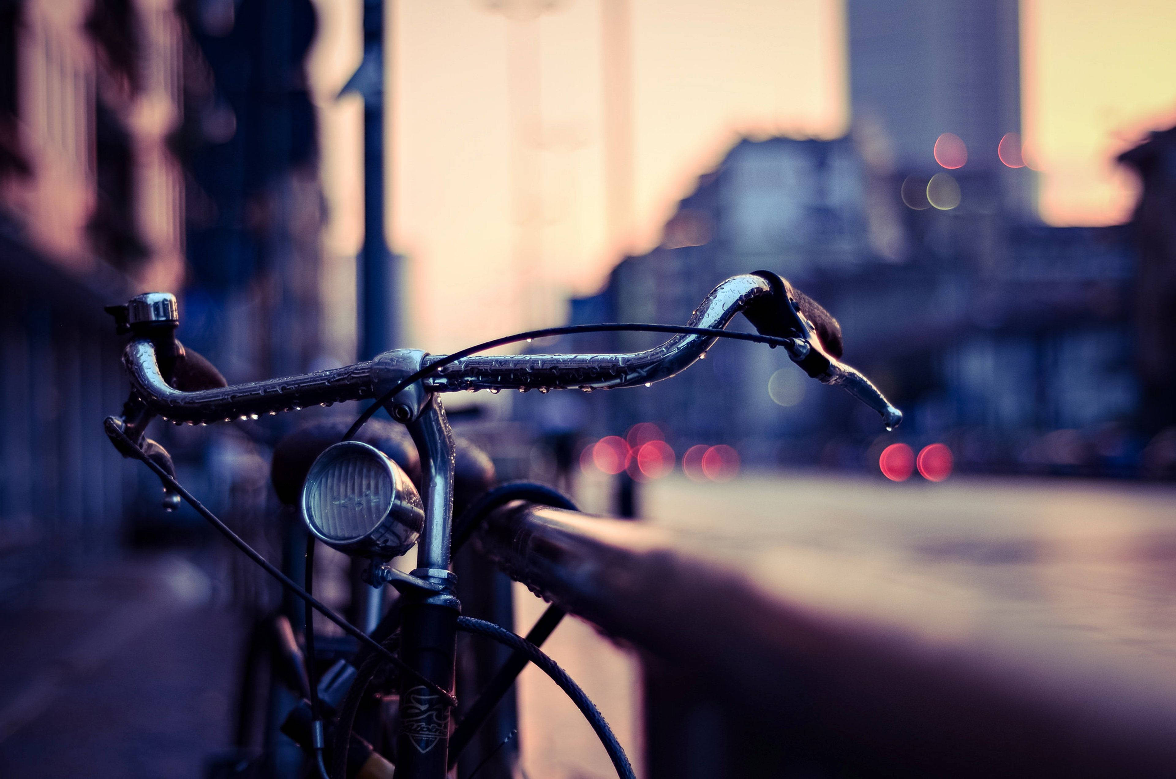 classic bike, raindrops, wet bicycle handlebar, 4K Desktop Wallpaper