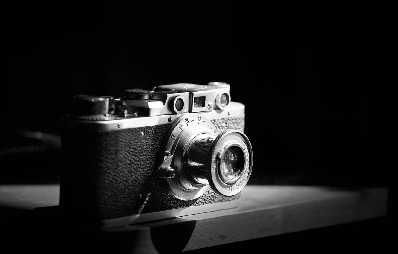 vintage film camera, wooden surface, dramatic spotlight, HD Desktop Wallpaper