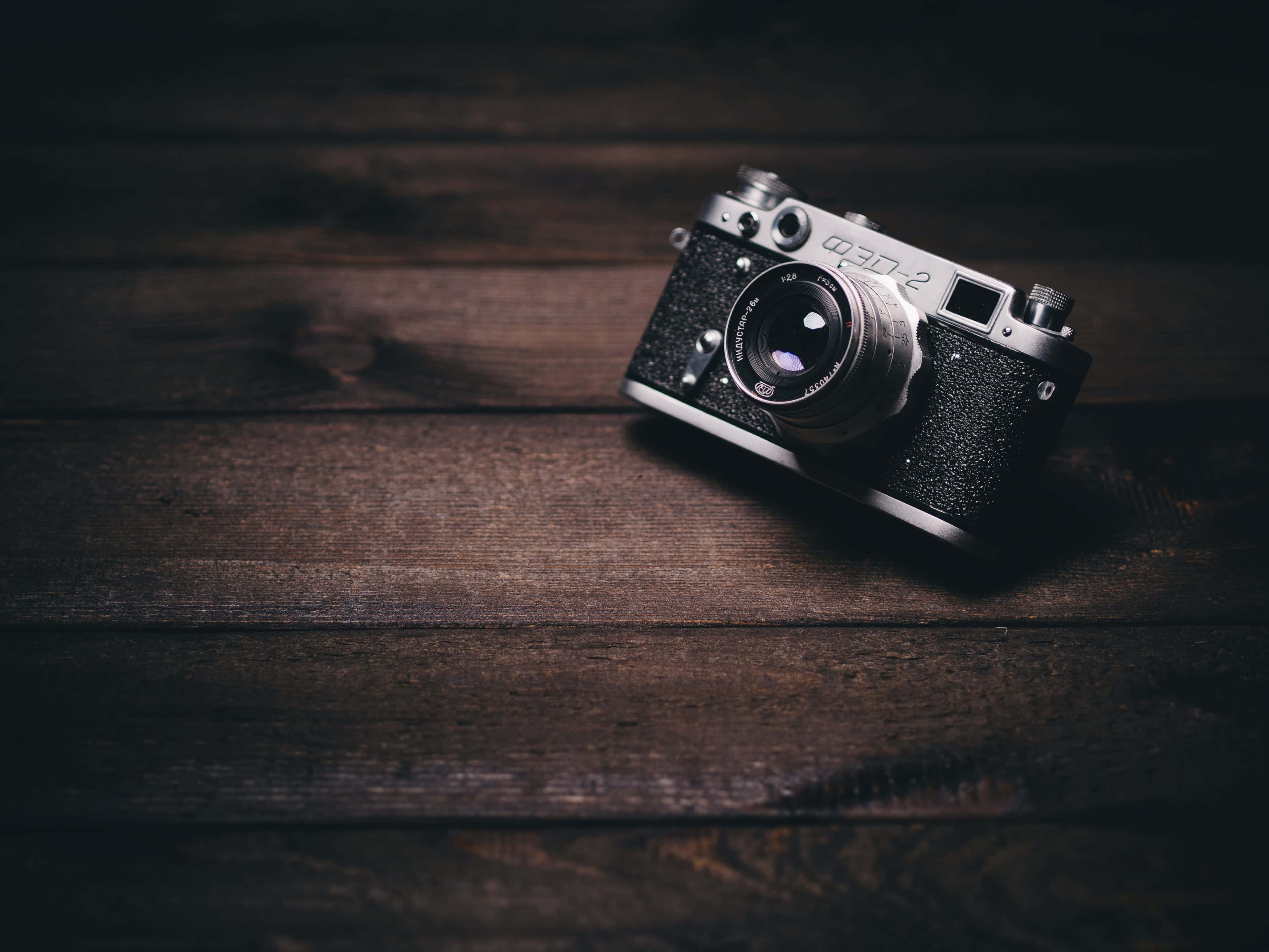 vintage camera, silver and black, dark rustic wooden surface, 4K Desktop Wallpaper