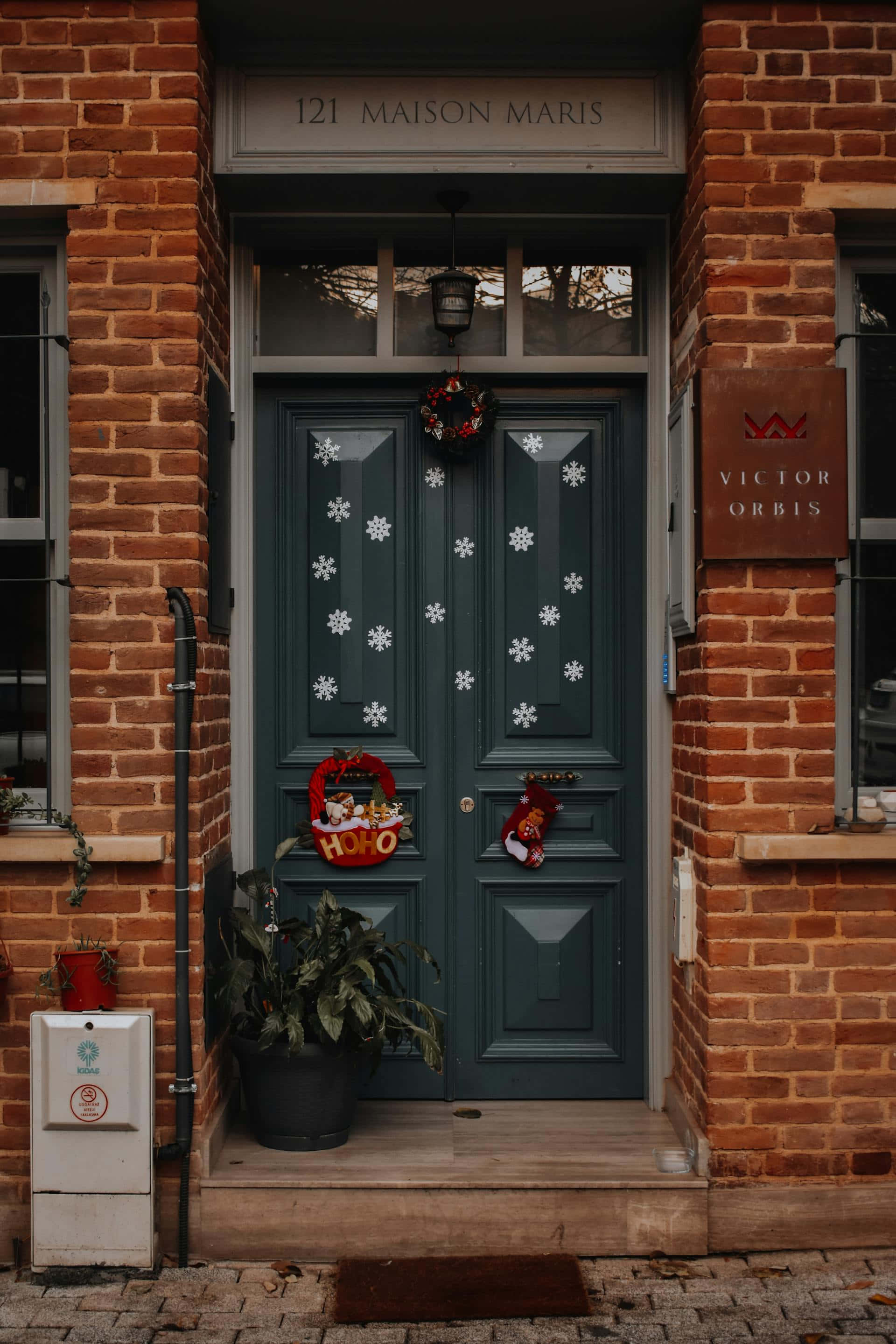 dark green door, snowflake decals, red wreath, 2K Phone Wallpaper