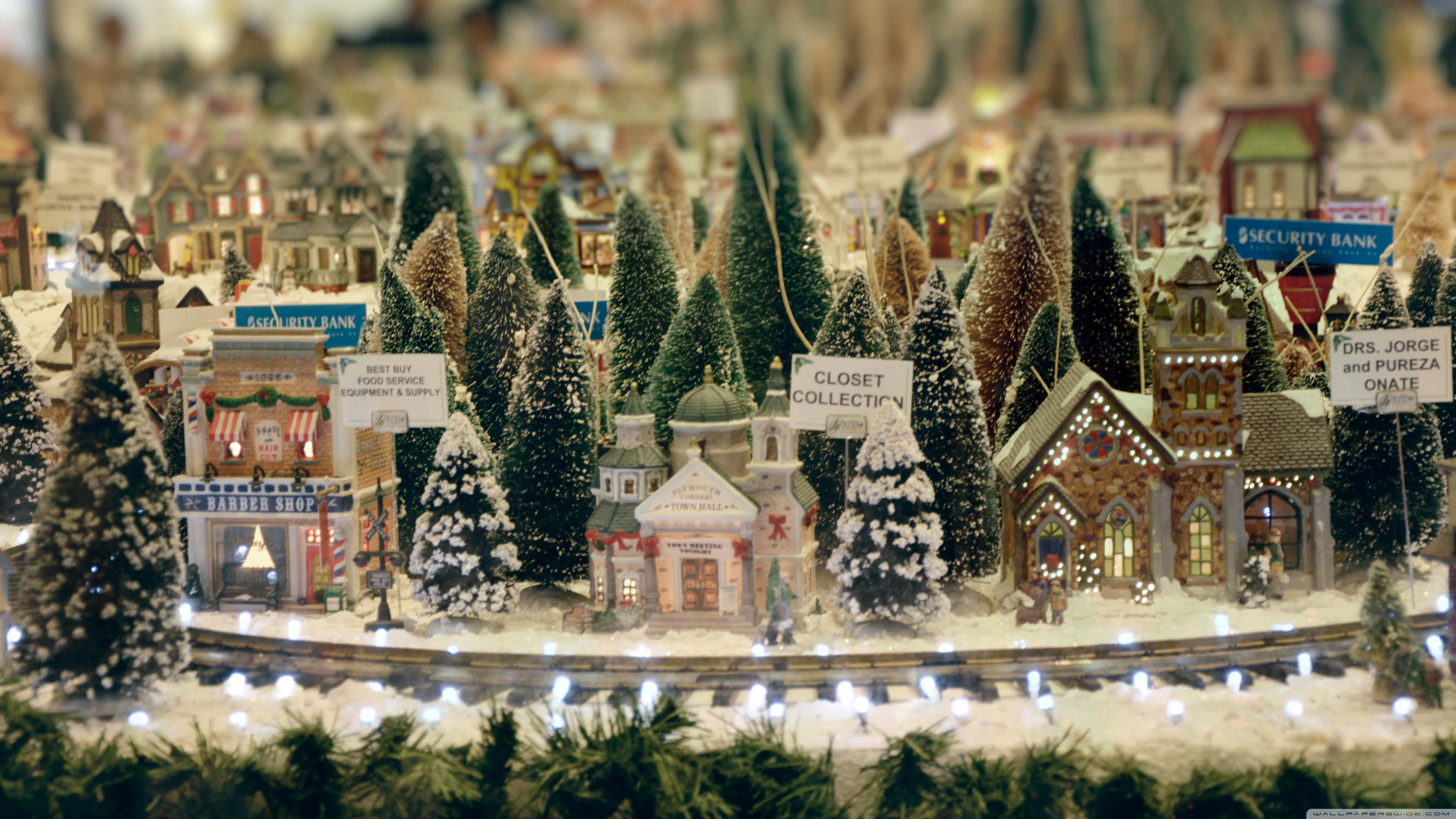 Vintage Christmas, snowy miniature town diorama, detailed buildings, 4K Desktop Wallpaper