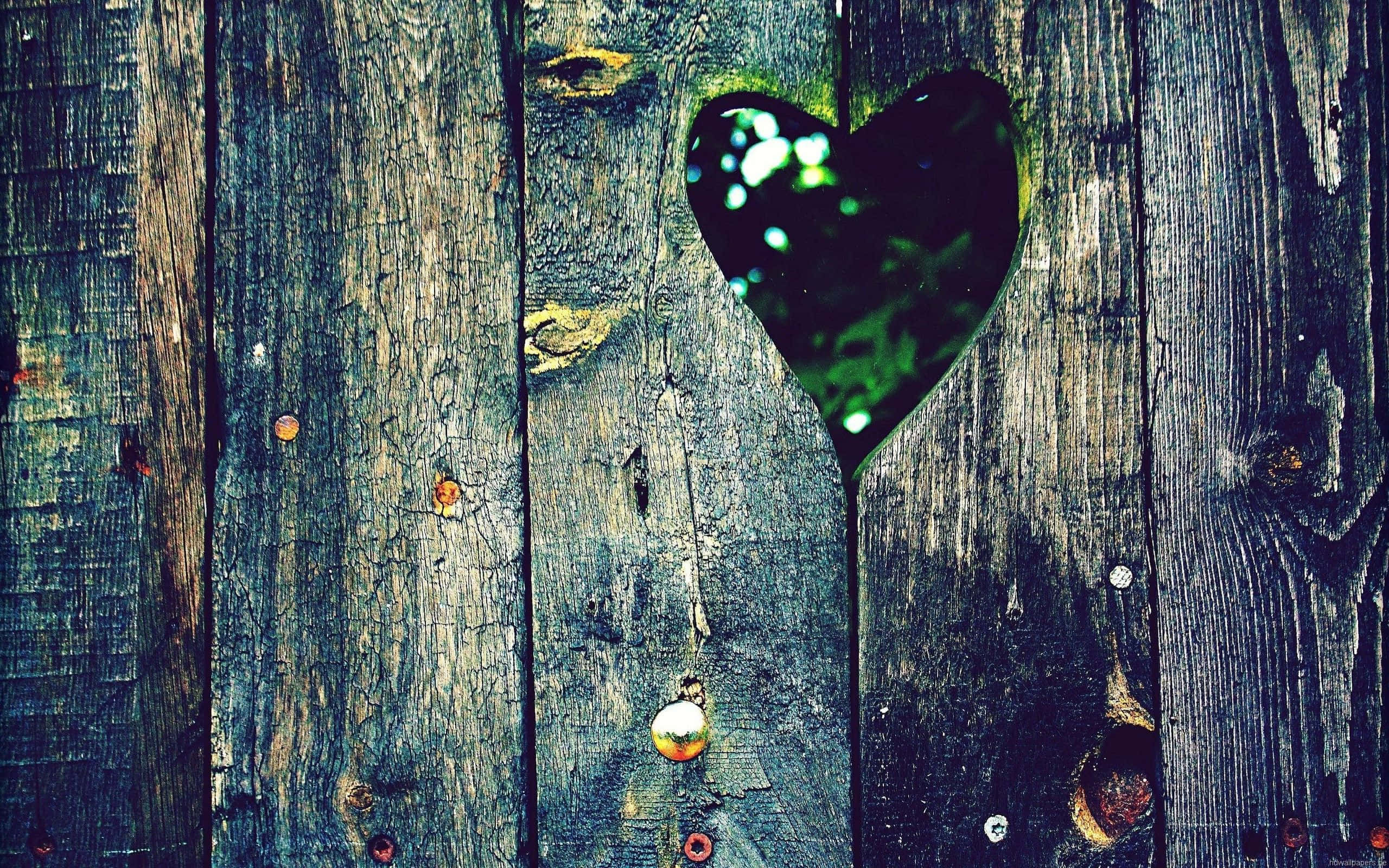Vintage Desktop, heart-shaped hole, weathered wooden fence, 2K Desktop Wallpaper