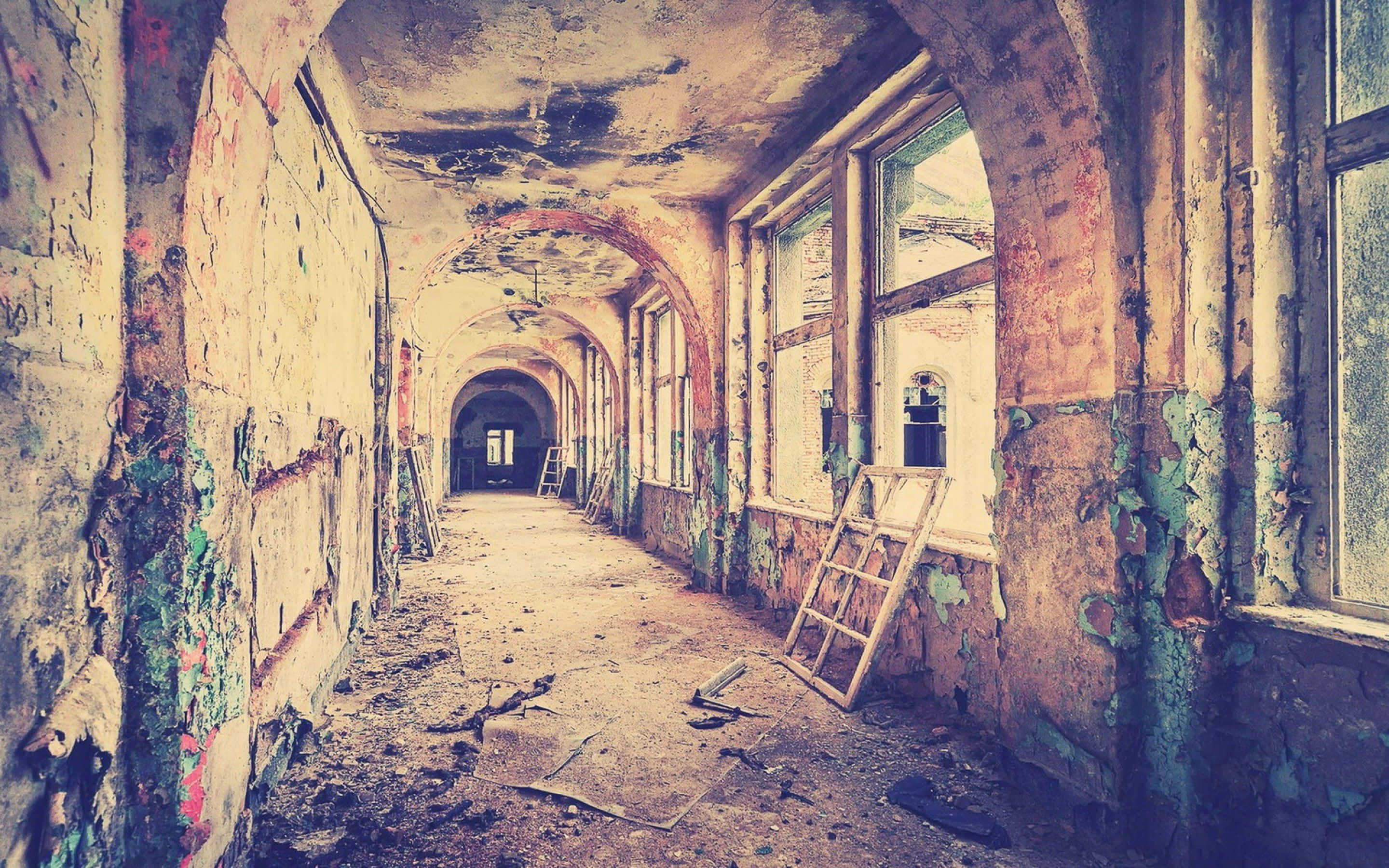Vintage Desktop, abandoned hallway, arched ceilings, 2K Desktop Wallpaper