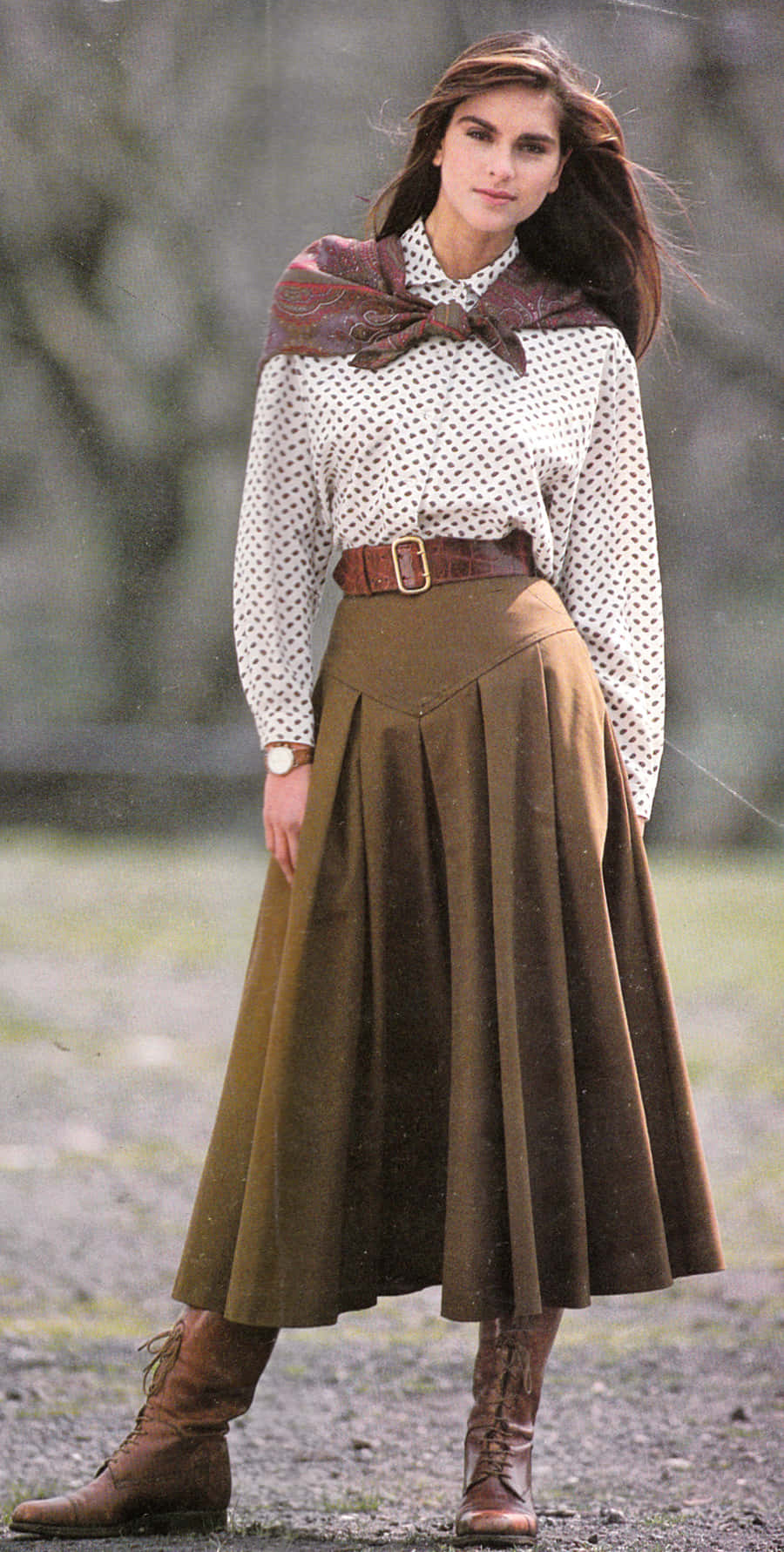 polka-dot blouse, brown pleated skirt, boots, HD Phone Wallpaper