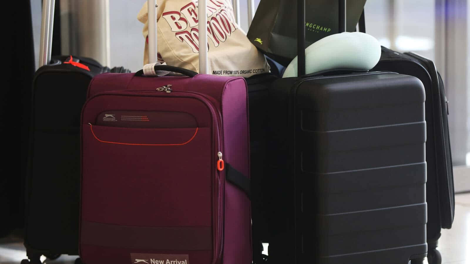 maroon suitcase, orange zipper, black rolling suitcases, HD Desktop Wallpaper
