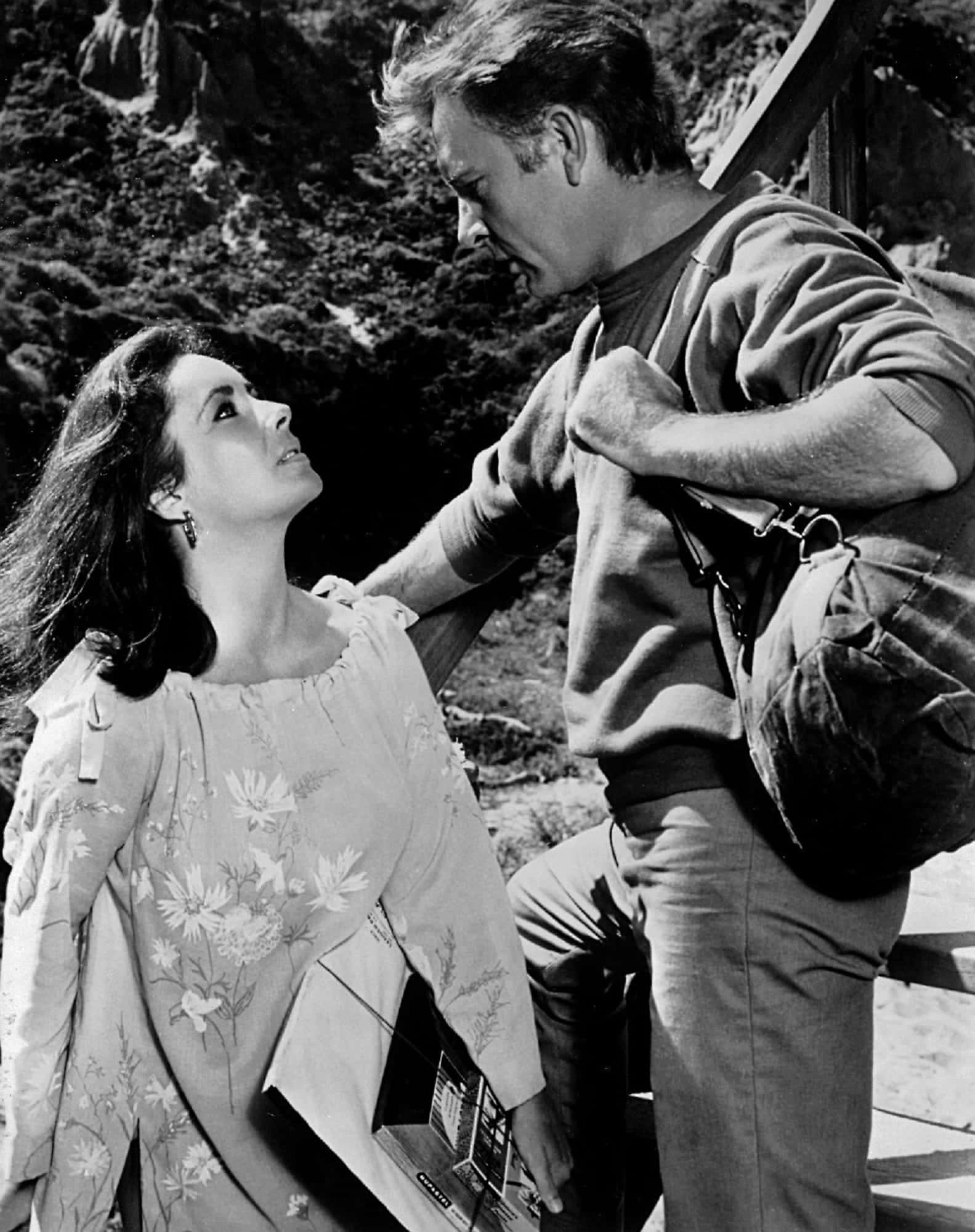 black and white film, old camera, golden era of Black And White Films, Full HD Phone Wallpaper