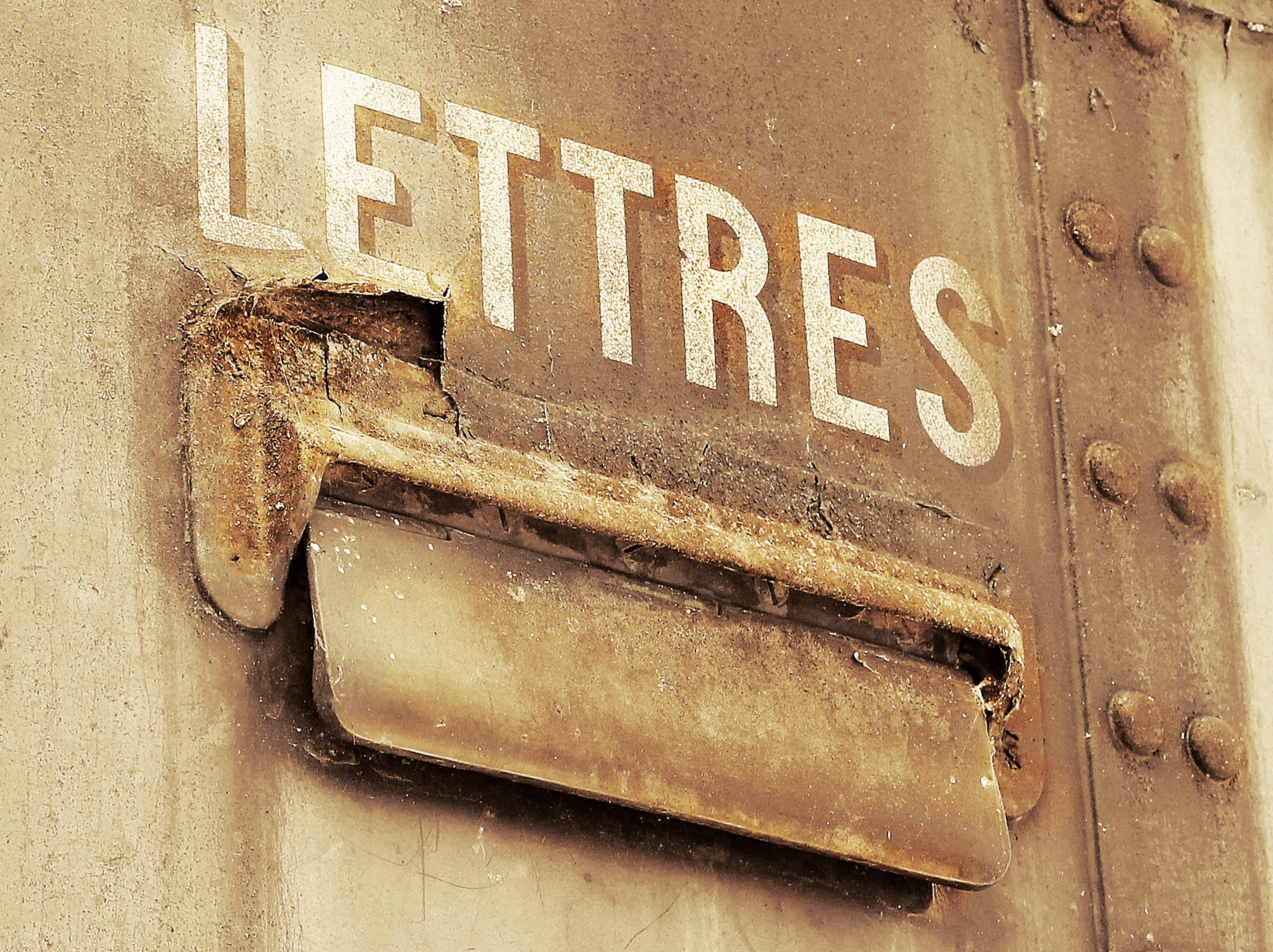 mail slot, rusty French mail slot, faded LETTRES lettering, 4K Desktop Wallpaper