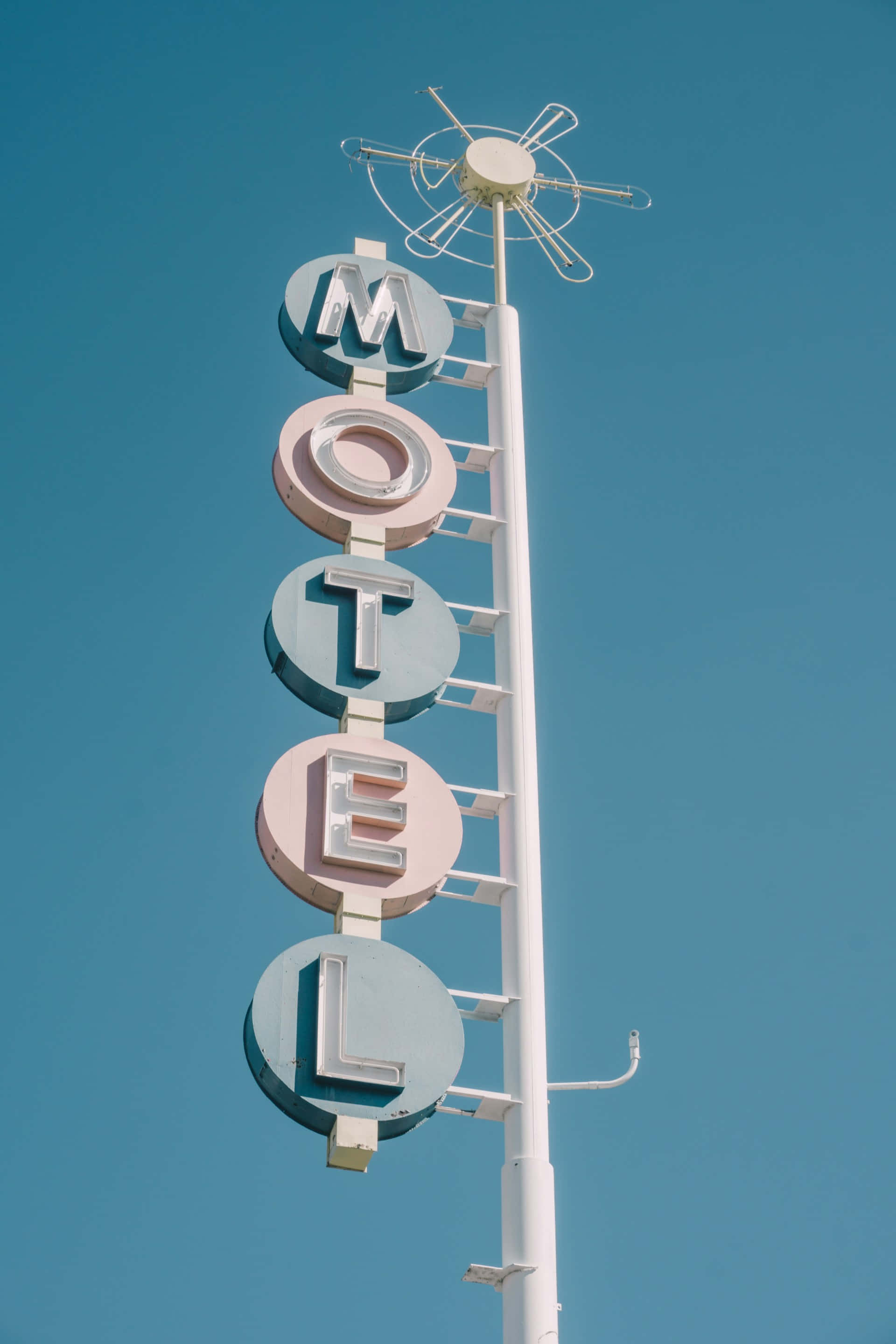 retro motel sign, pastel circular letters, motel, 2K Phone Wallpaper
