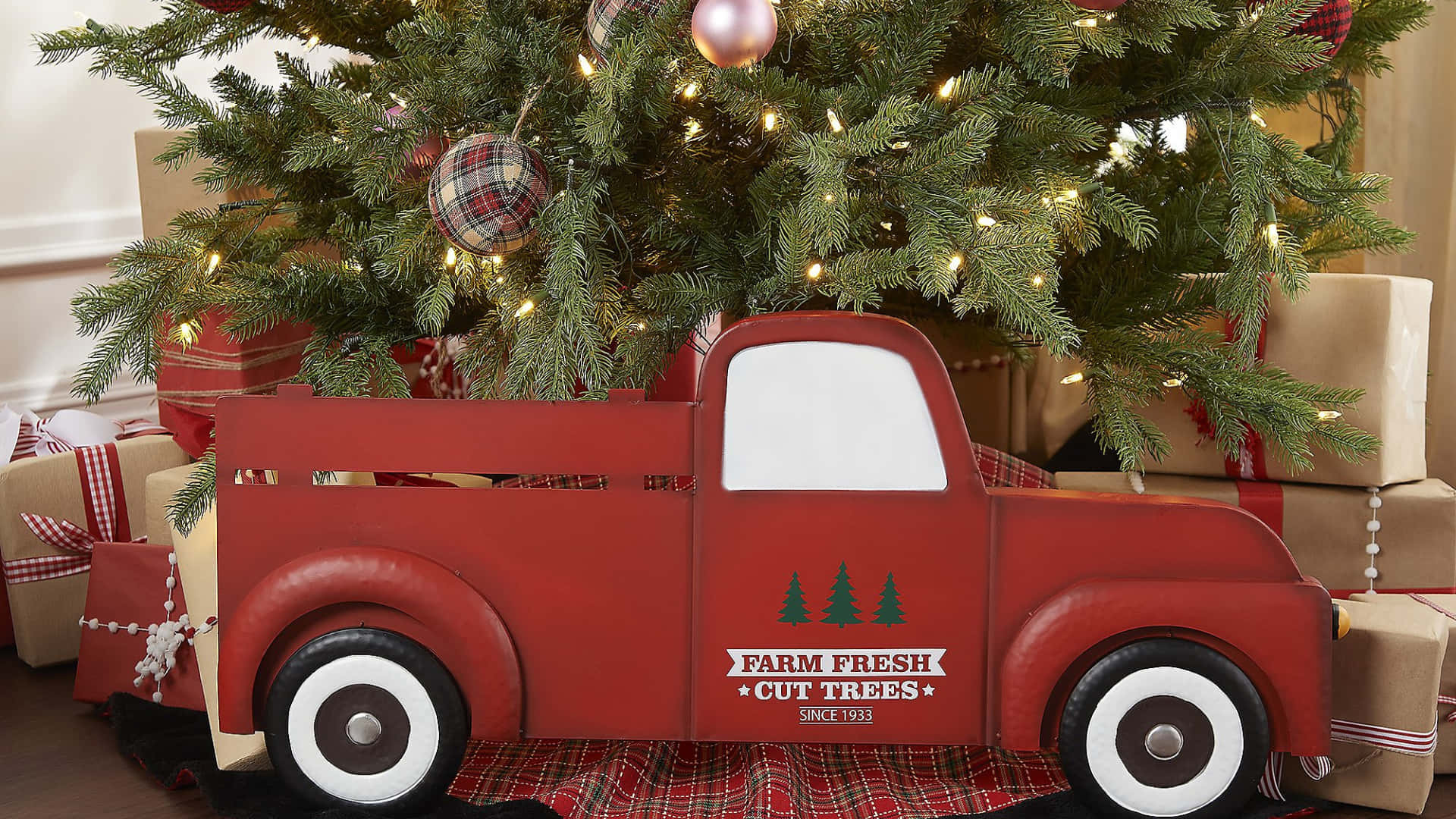 Vintage Truck, Christmas tree, wrapped gifts, Full HD Desktop Wallpaper