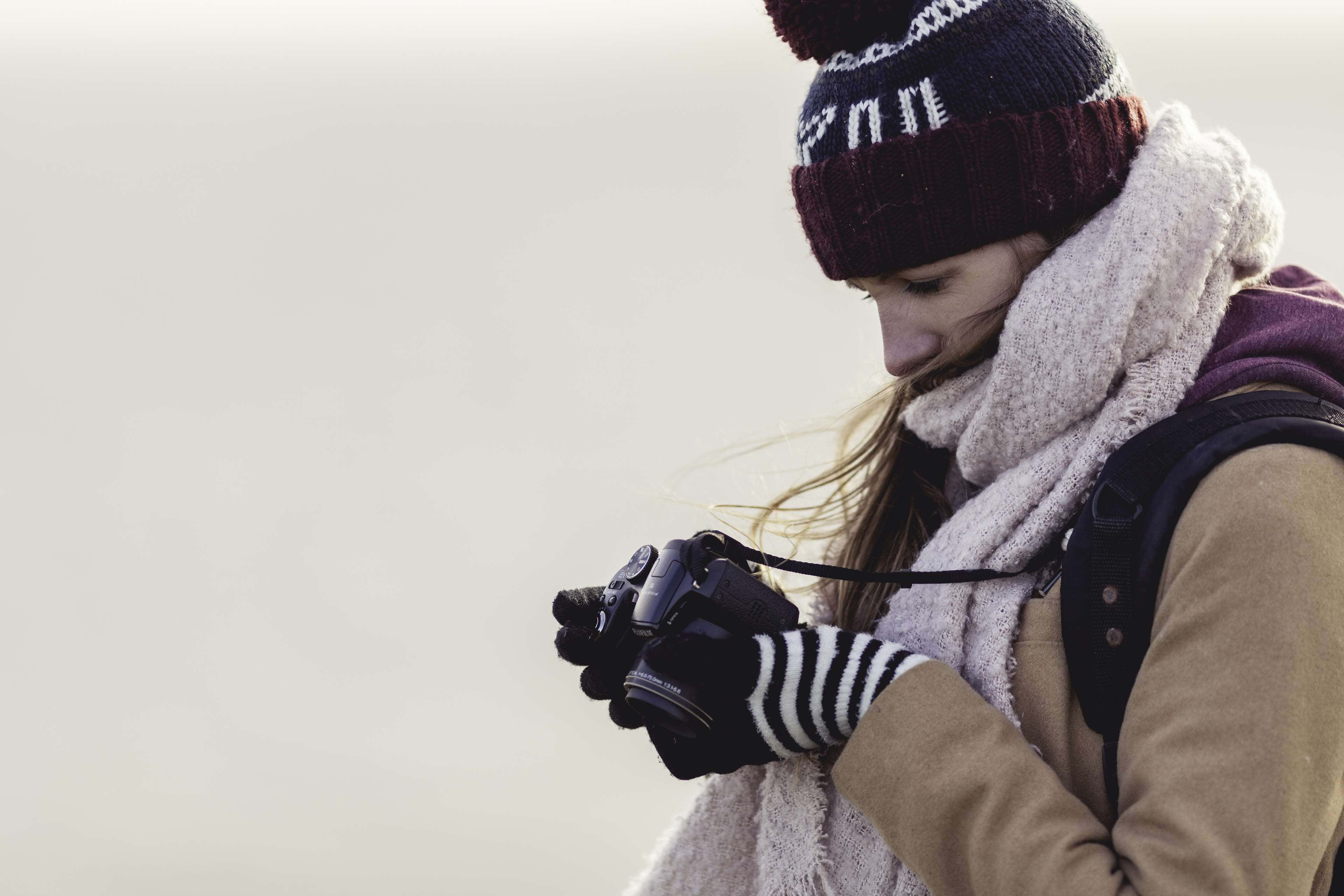 winter fashion, 3840 x 2560 wallpaper, Stylish Woman Embracing the Winter Season, 4K Desktop Wallpaper