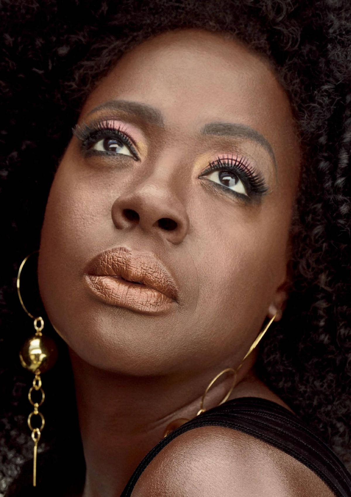 Viola Davis, voluminous curly hair, gold hoop earrings, HD Phone Wallpaper