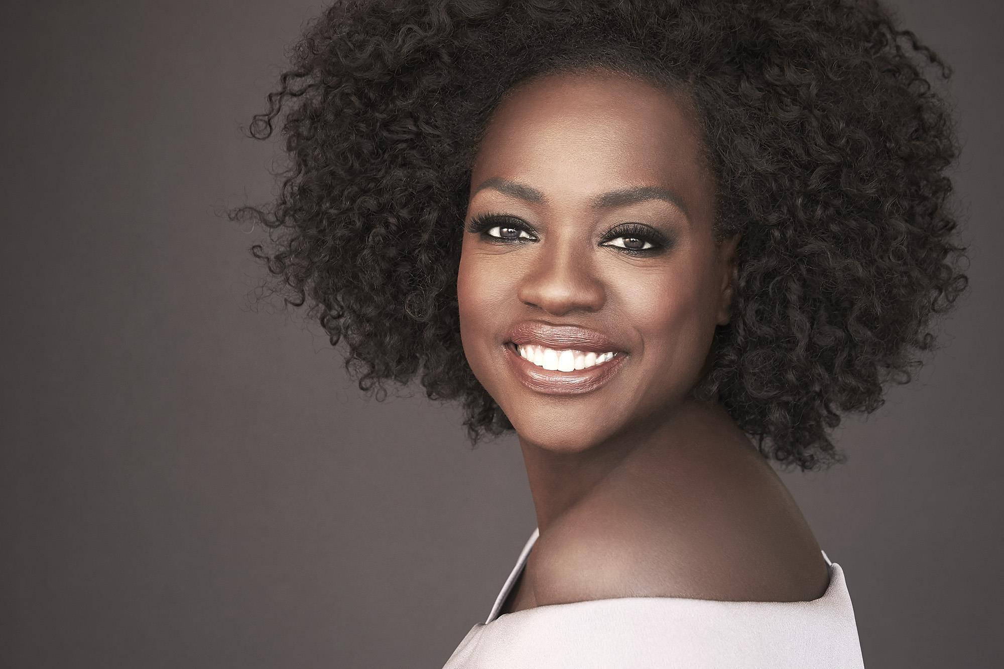 Viola Davis, voluminous curly hair, soft gray studio backdrop, Full HD Desktop Wallpaper