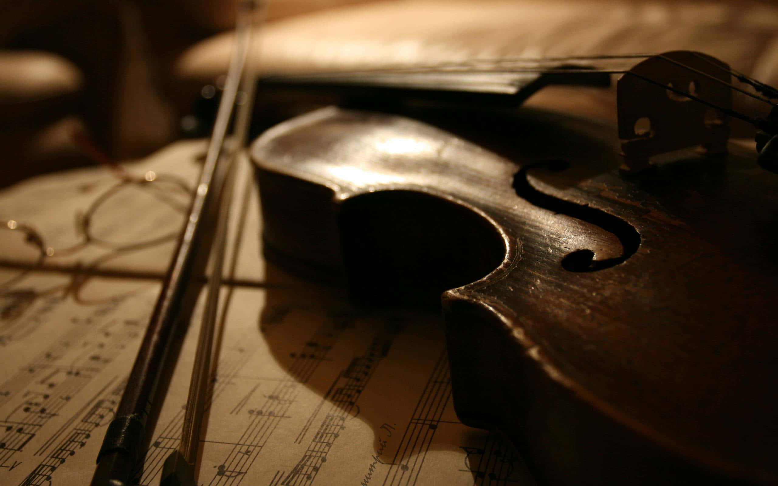 violin, bow, aged sheet music, 2K Desktop Wallpaper